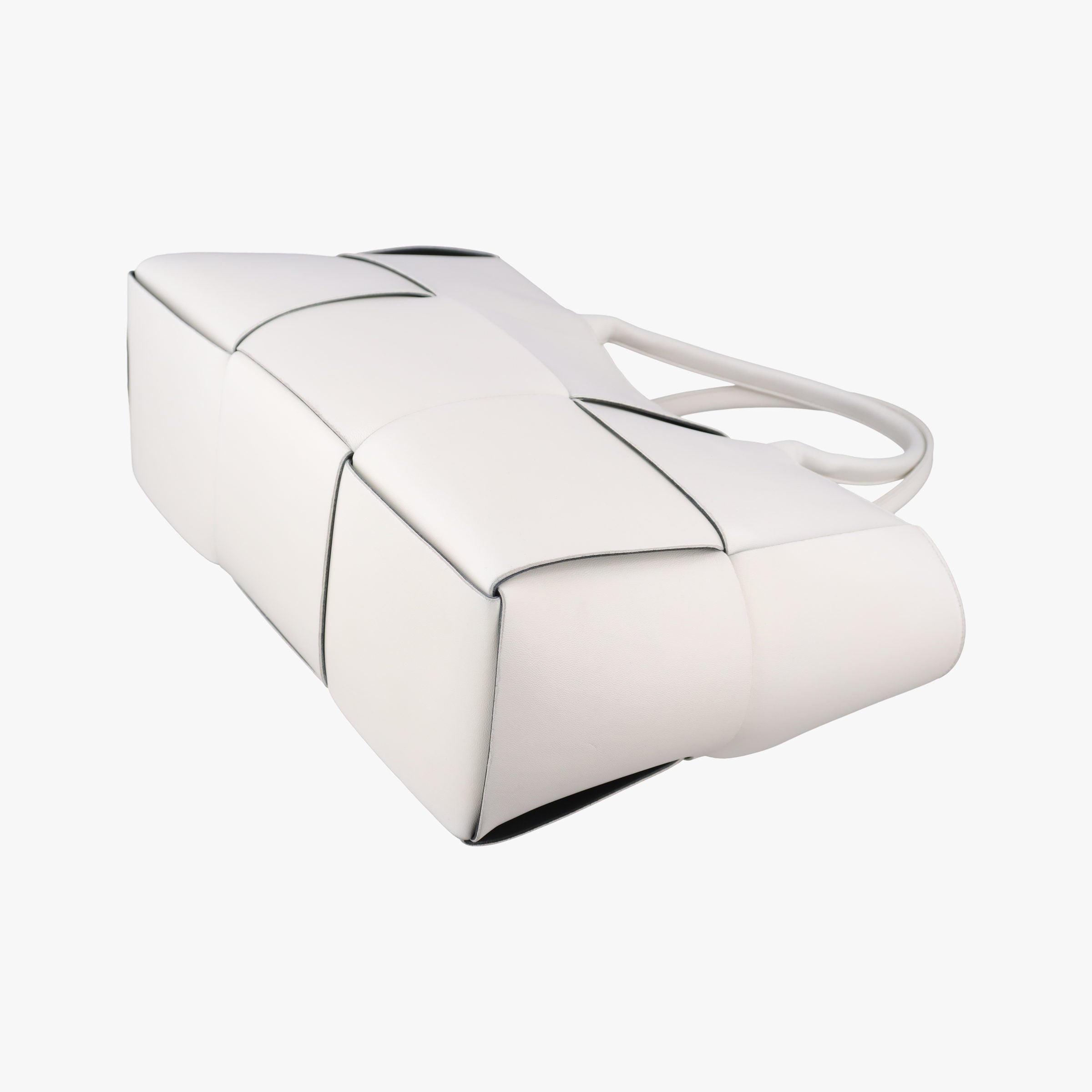 The Arcotote White lambskin B09451656Wザ アルコトート ホワイト ラムスキン B09451656W