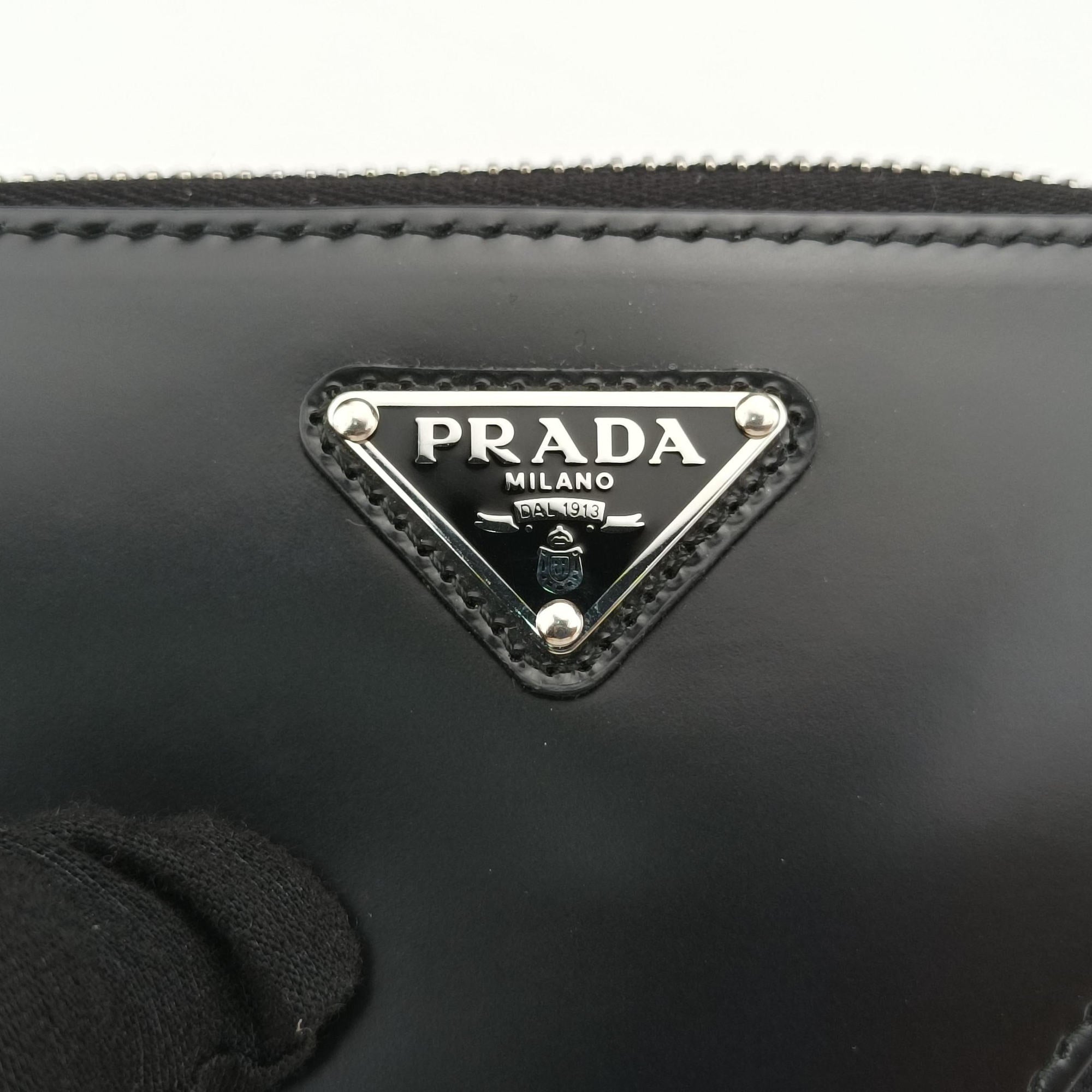 Triangle Chain Pouch Black Leather 230-Aトライアングル チェーン ポーチ ブラック レザー 230-A