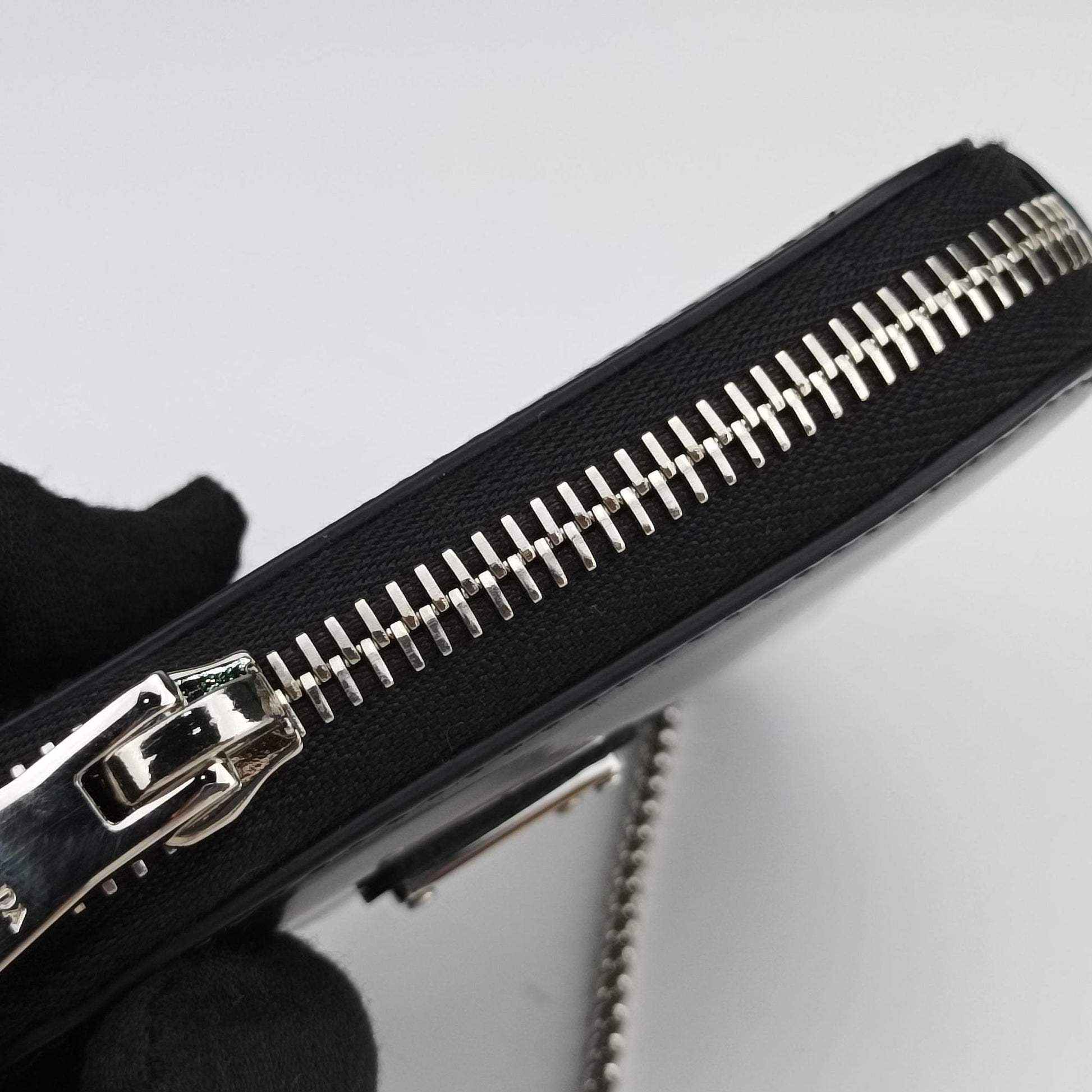 Triangle Chain Pouch Black Leather 230-Aトライアングル チェーン ポーチ ブラック レザー 230-A