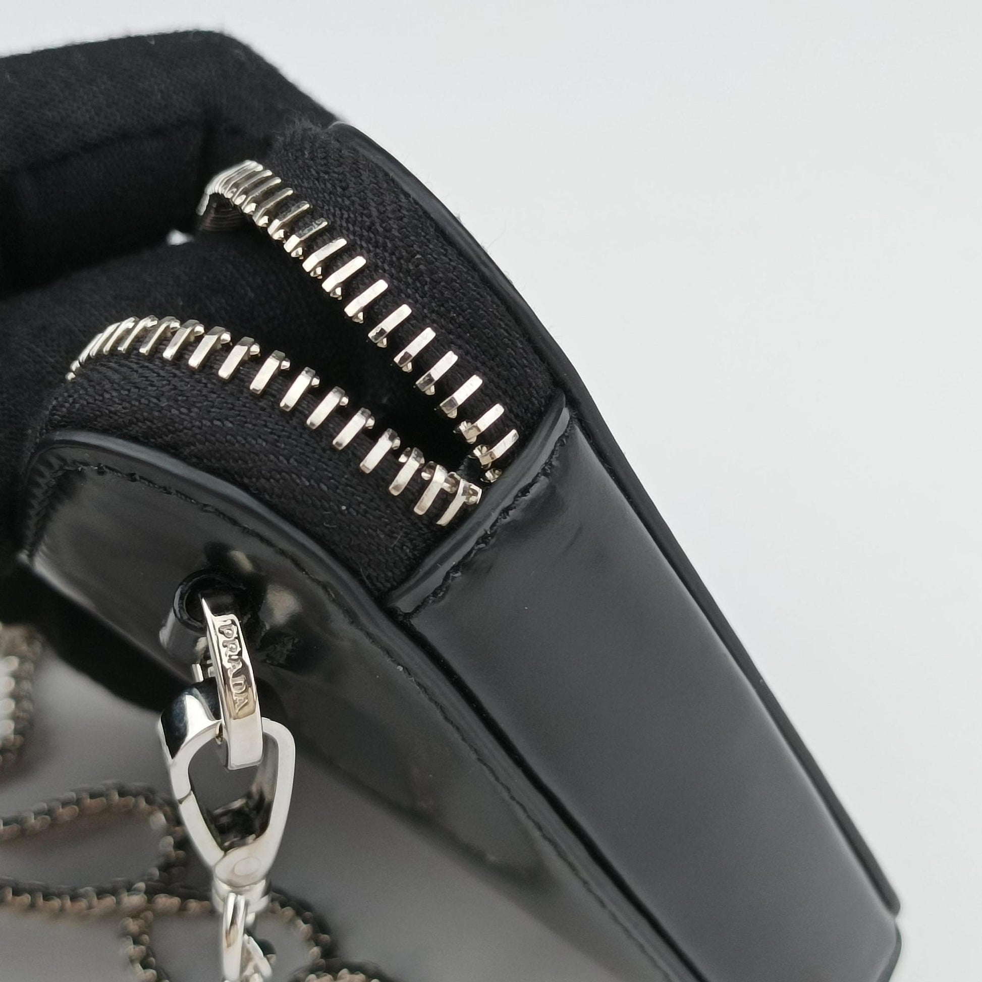 Triangle Chain Pouch Black Leather 230-Aトライアングル チェーン ポーチ ブラック レザー 230-A