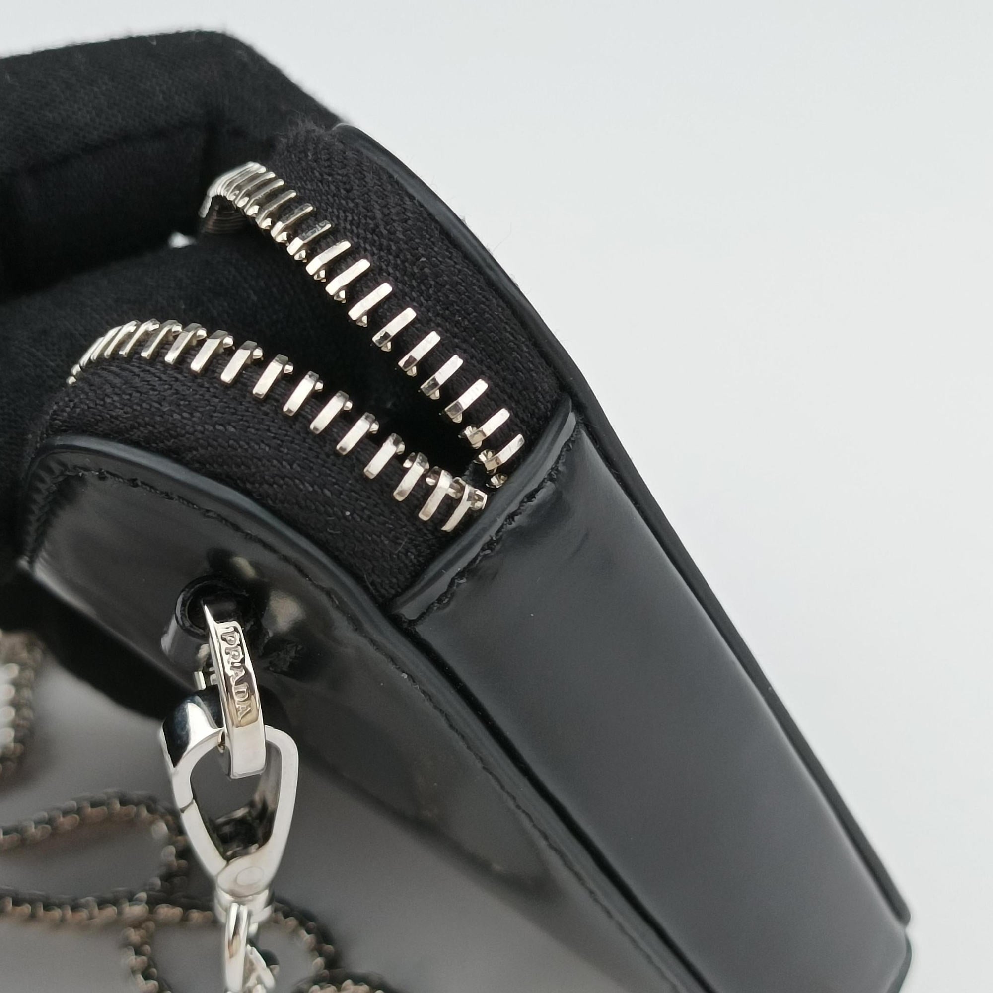 Triangle Chain Pouch Black Leather 230-Aトライアングル チェーン ポーチ ブラック レザー 230-A