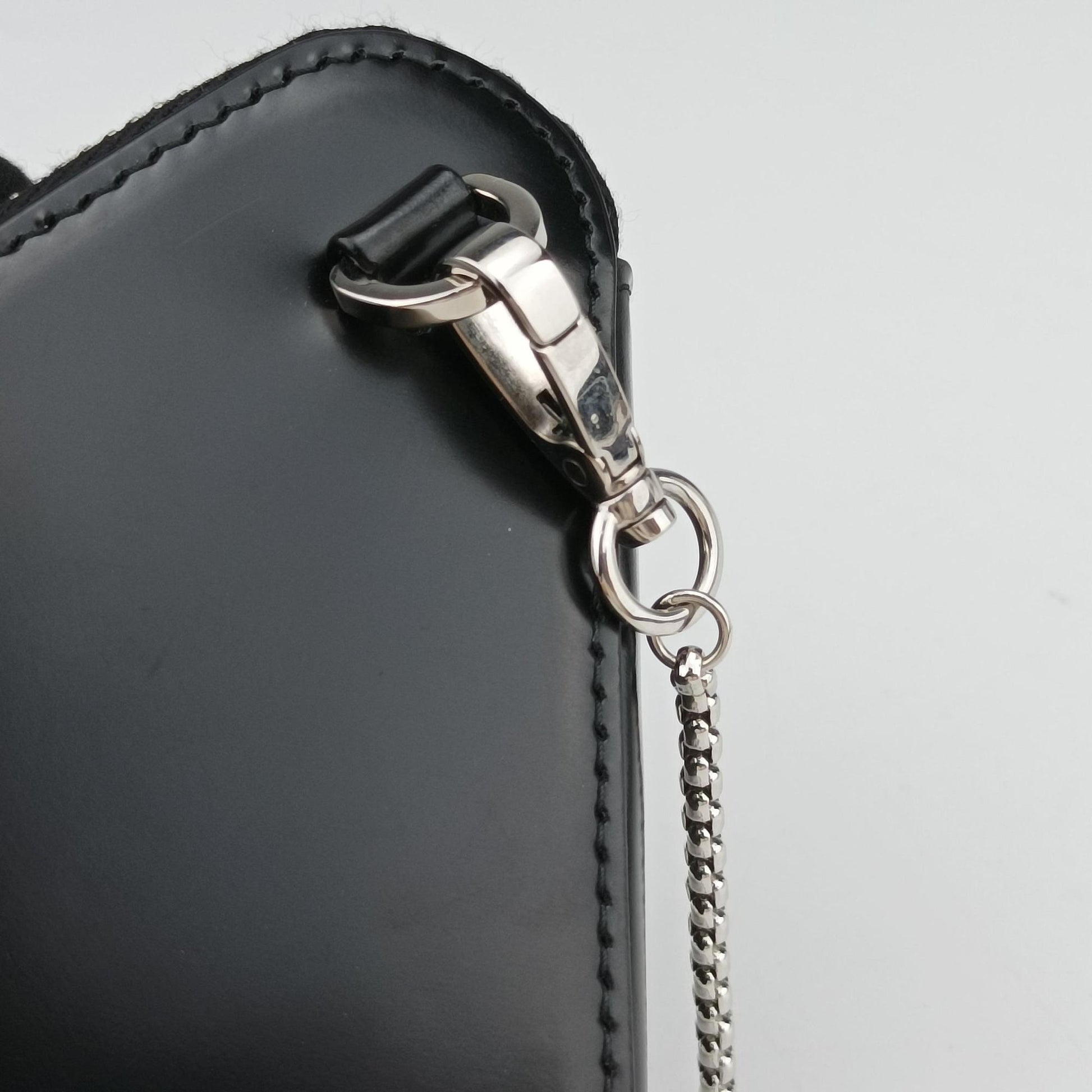 Triangle Chain Pouch Black Leather 230-Aトライアングル チェーン ポーチ ブラック レザー 230-A