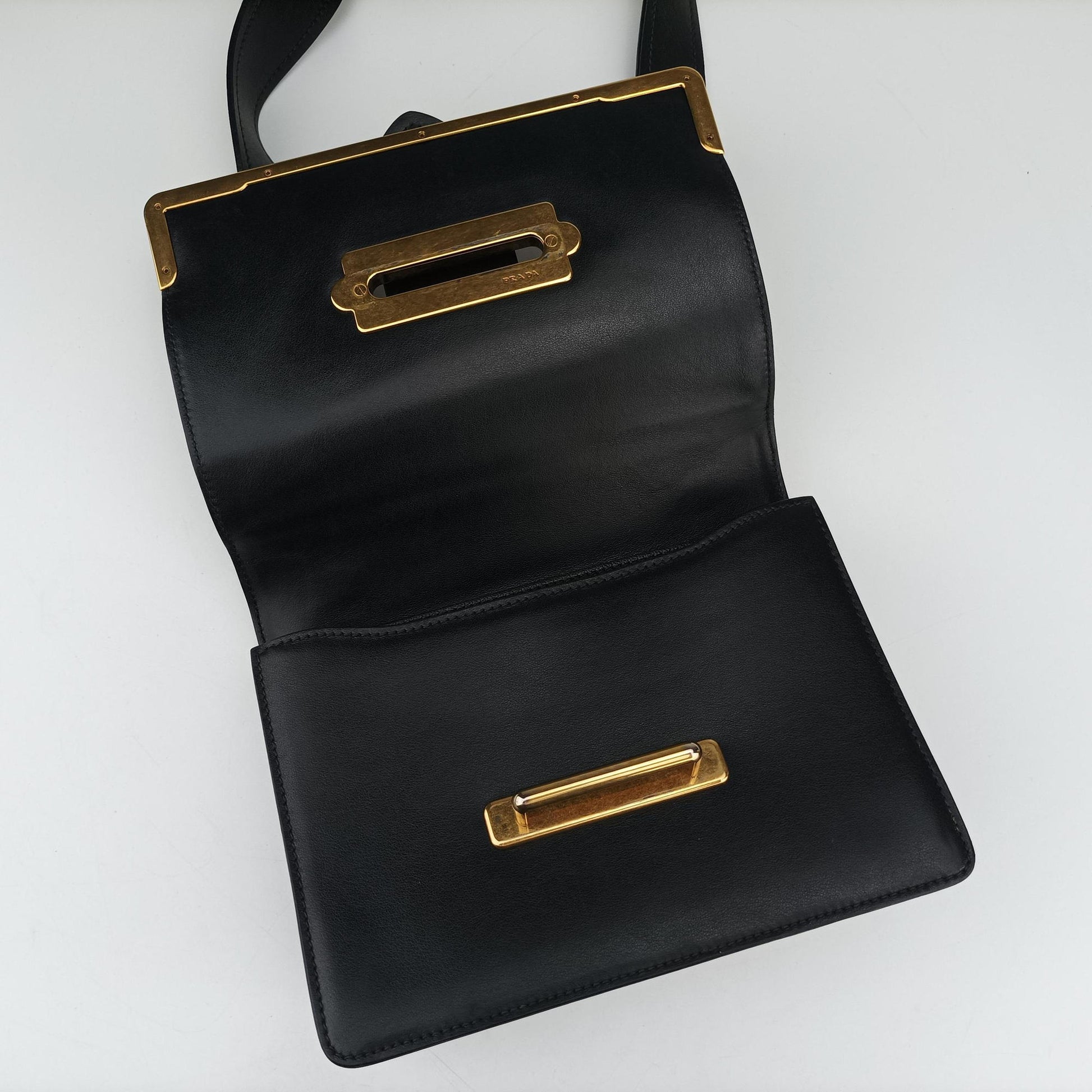 Cahier Black Leather 1BD045 25カイエ ブラック レザー 1BD045 25