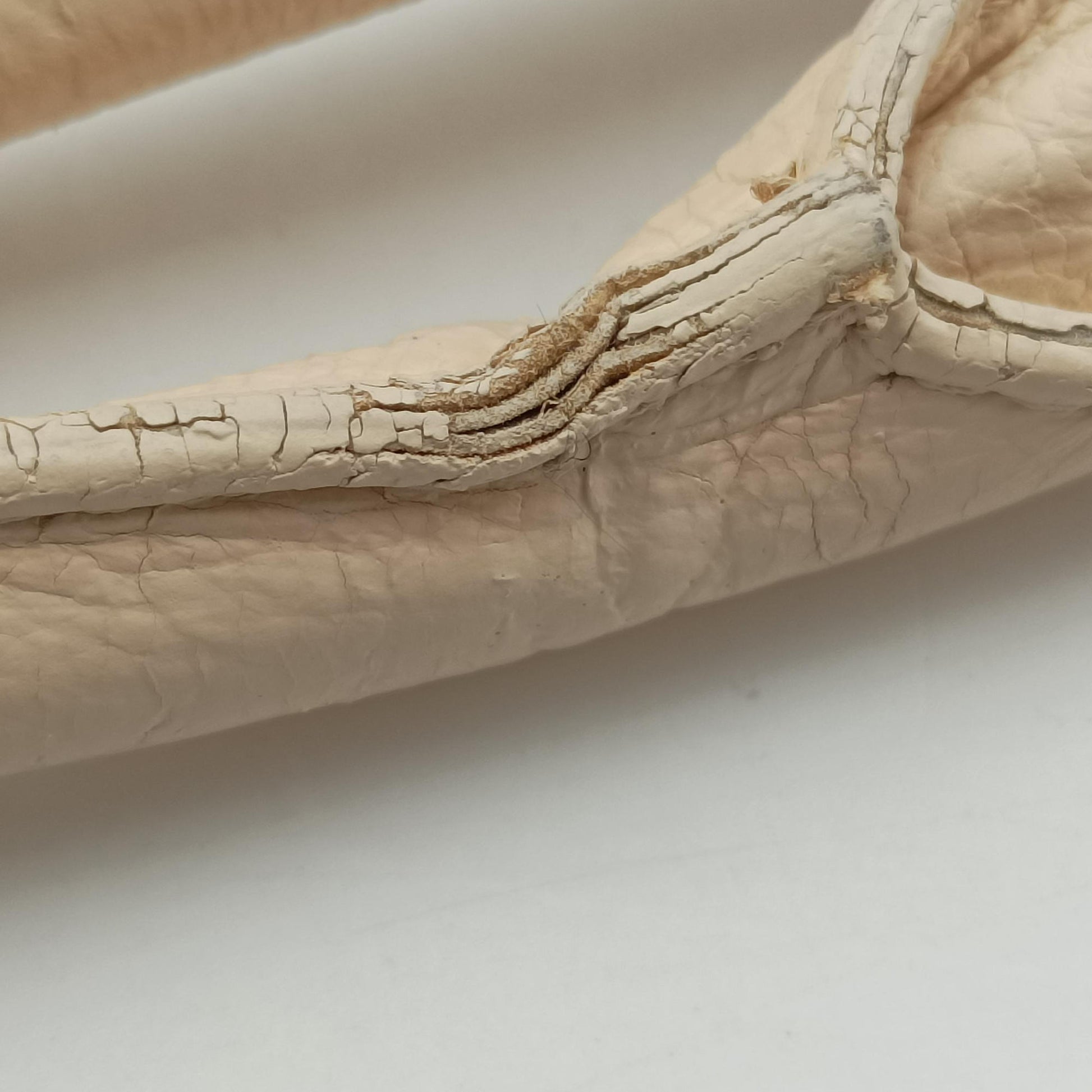 Cannage Bee Beige Leather 00-BO-1018カナージュ ビー ベージュ レザー 00-BO-1018