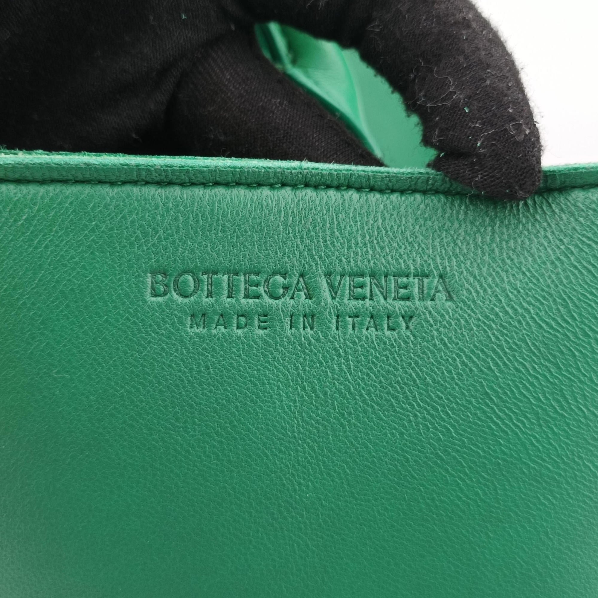 THE ARCO Tote Medium Green lambskin B09372800Lミディアム ザ アルコ トート グリーン ラムスキン B09372800L