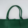THE ARCO Tote Medium Green lambskin B09372800Lミディアム ザ アルコ トート グリーン ラムスキン B09372800L