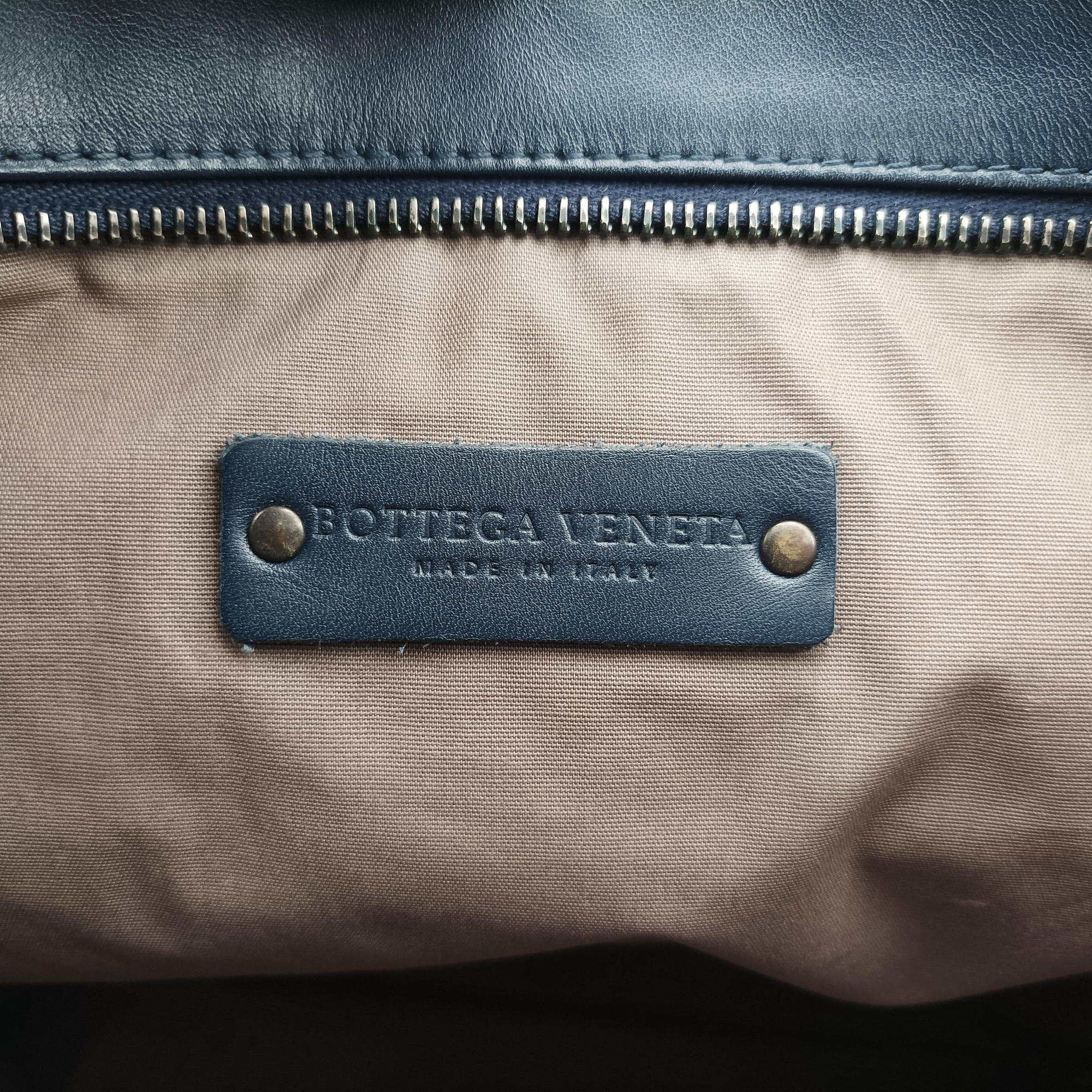 Intrecciato Navy lambskin B03645117Tイントレチャート ネイビー ラムスキン B03645117T