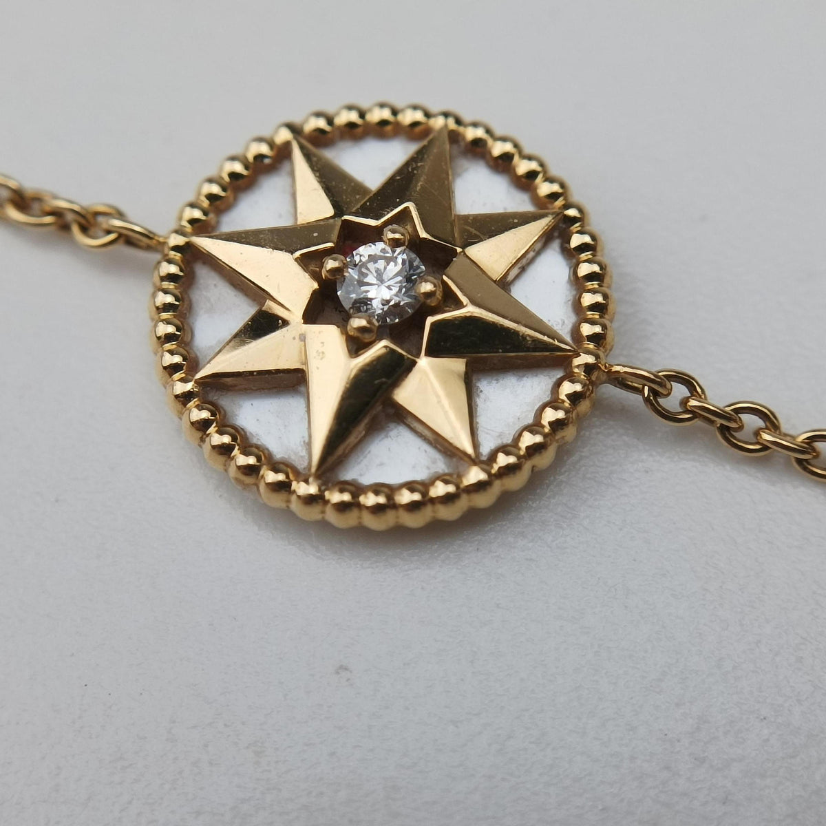 Rose des Vents medallion　 White×Golden AU750 222547ローズデヴァン メダリオン ホワイト×ゴールド AU750 222547
