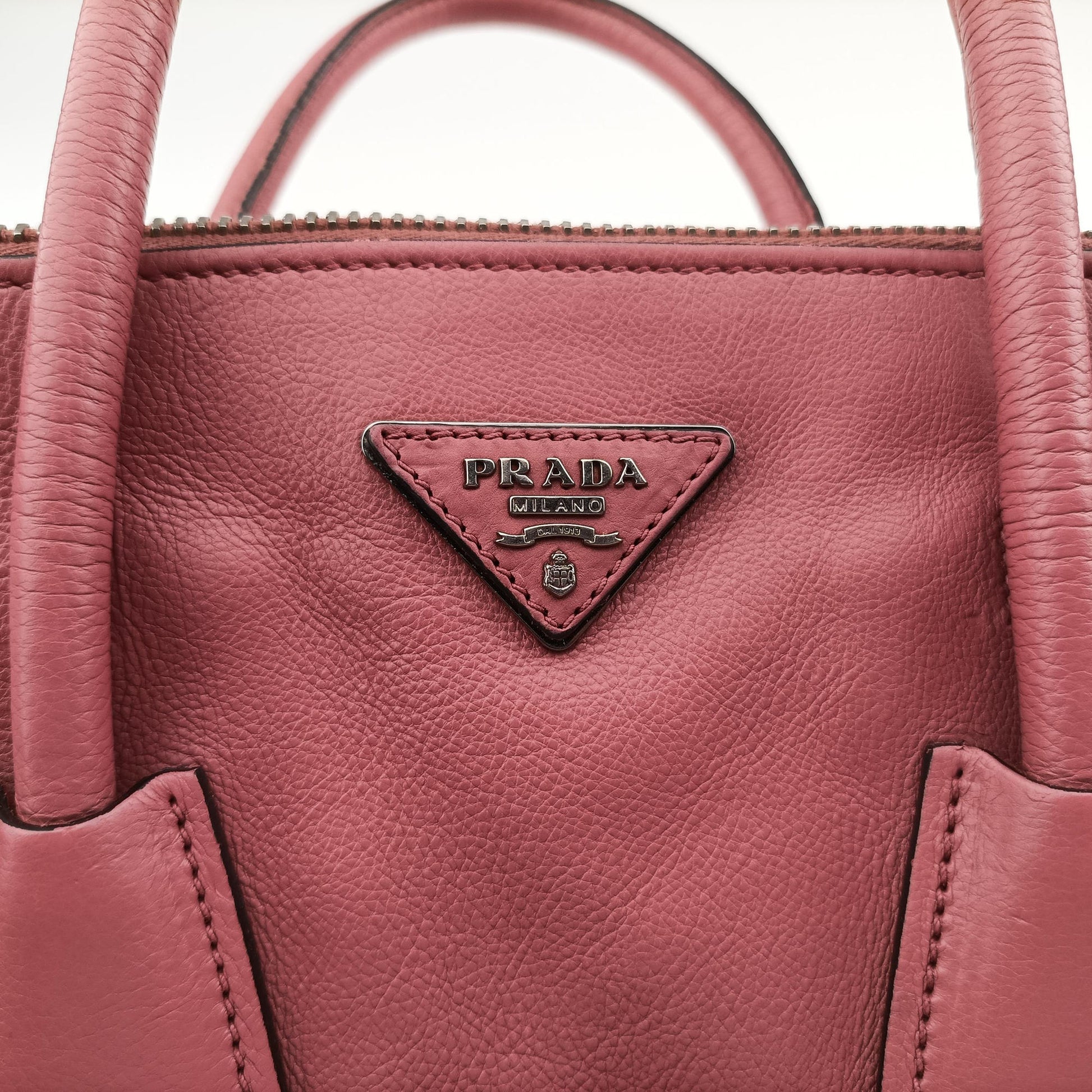 Twin Pocket Winged Tote Pink Leather BN2619 110ツイン ポケット ウィング トート ピンク レザー BN2619 110
