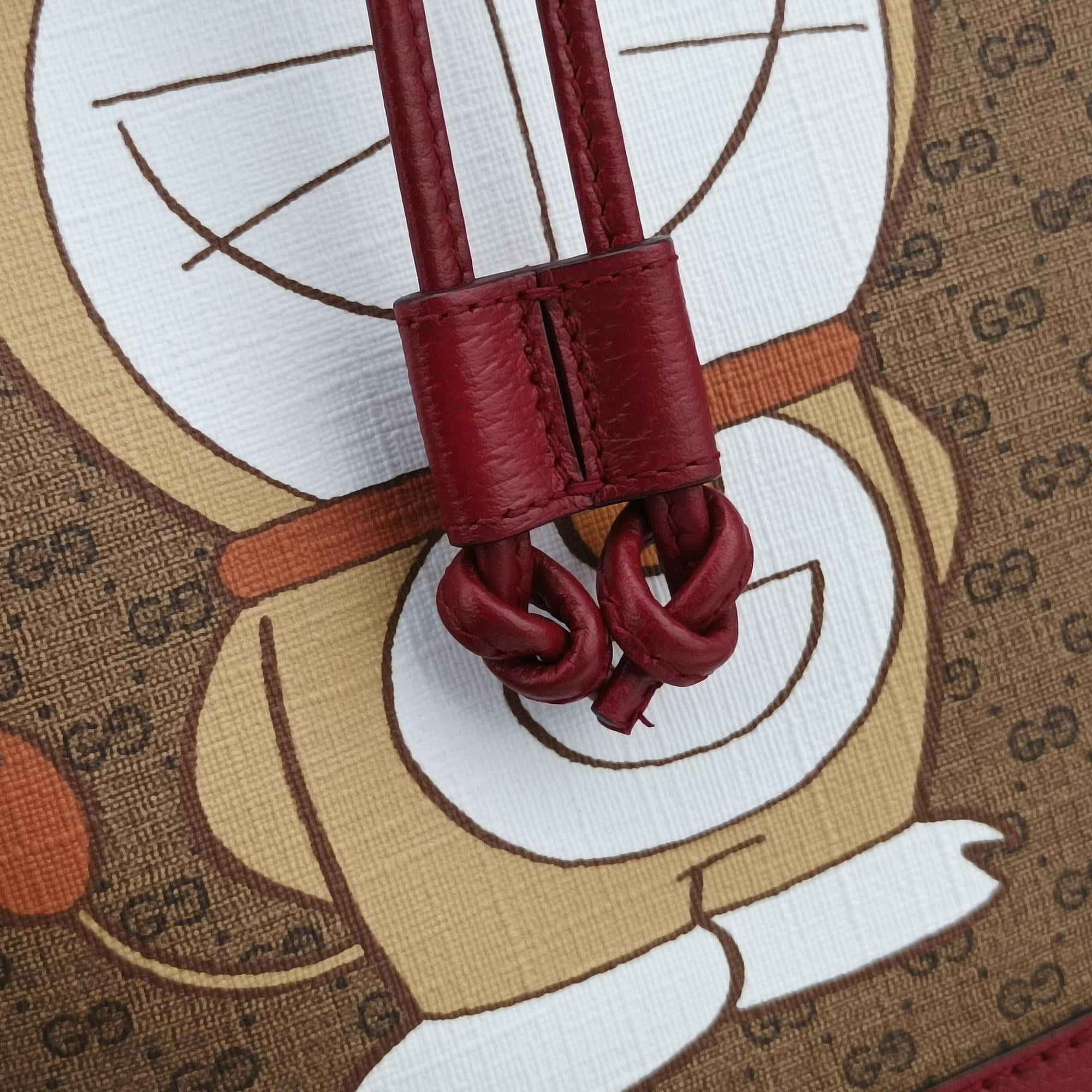 Doraemon collaboration Brown x red PVC coated canvas×Leather 655597 G034362479ドラえもんコラボ ブラウンxレッド PVCコーティングキャンバス×レザー 655597 G034362479