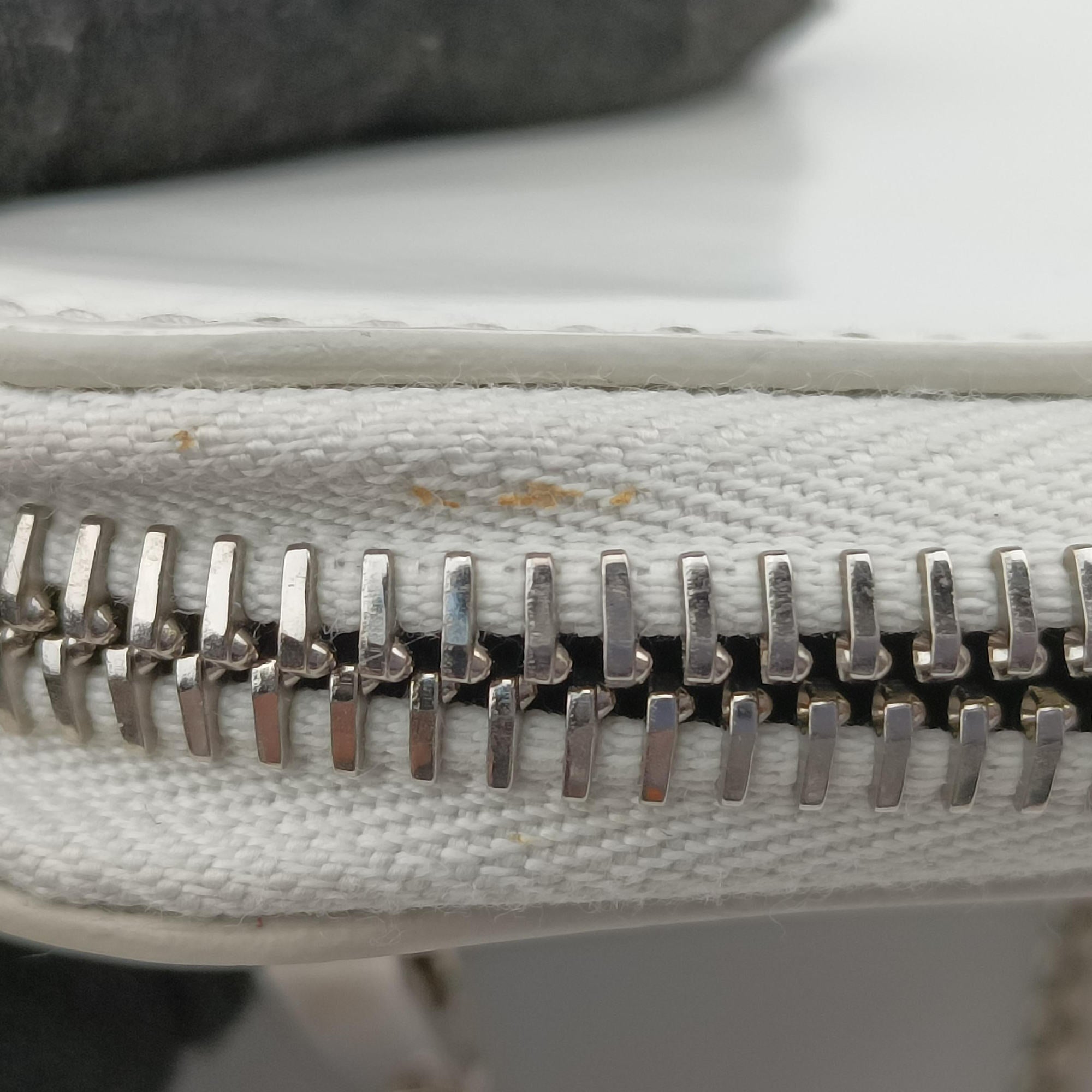 Triangle Chain Pouch White Leather 230-Aトライアングル チェーン ポーチ ホワイト レザー 230-A