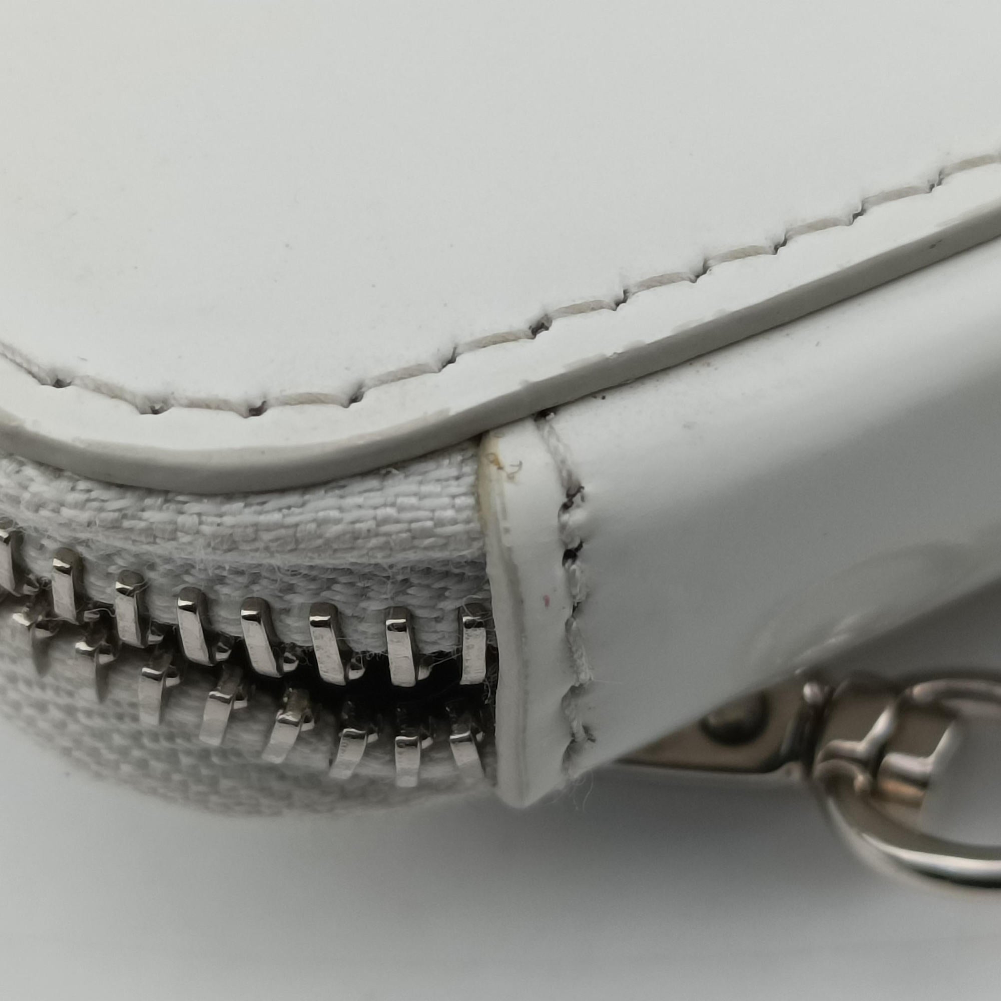 Triangle Chain Pouch White Leather 230-Aトライアングル チェーン ポーチ ホワイト レザー 230-A