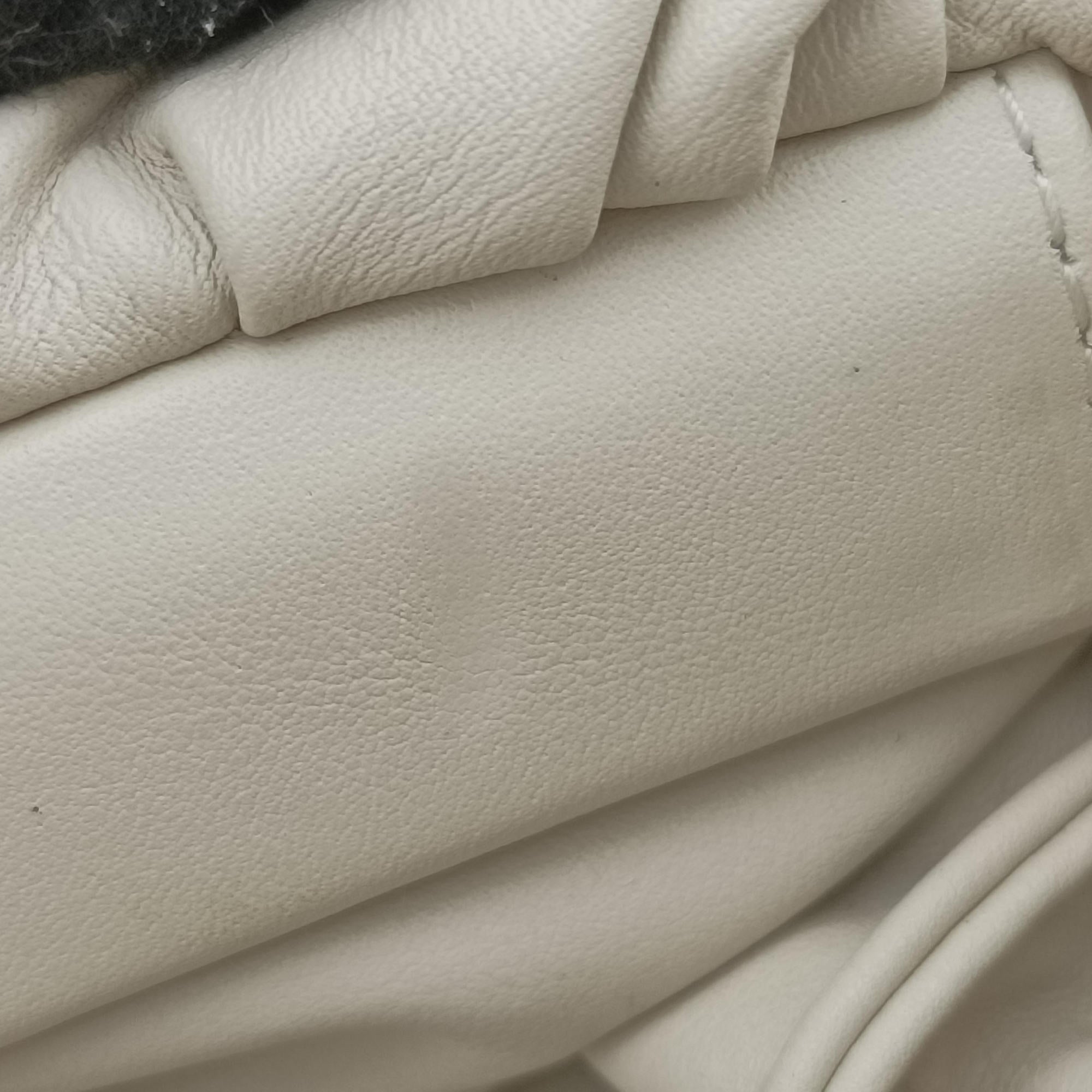 THE Chain Pouch White lambskin B08930648Vザ チェーン ポーチ ホワイト ラムスキン B08930648V