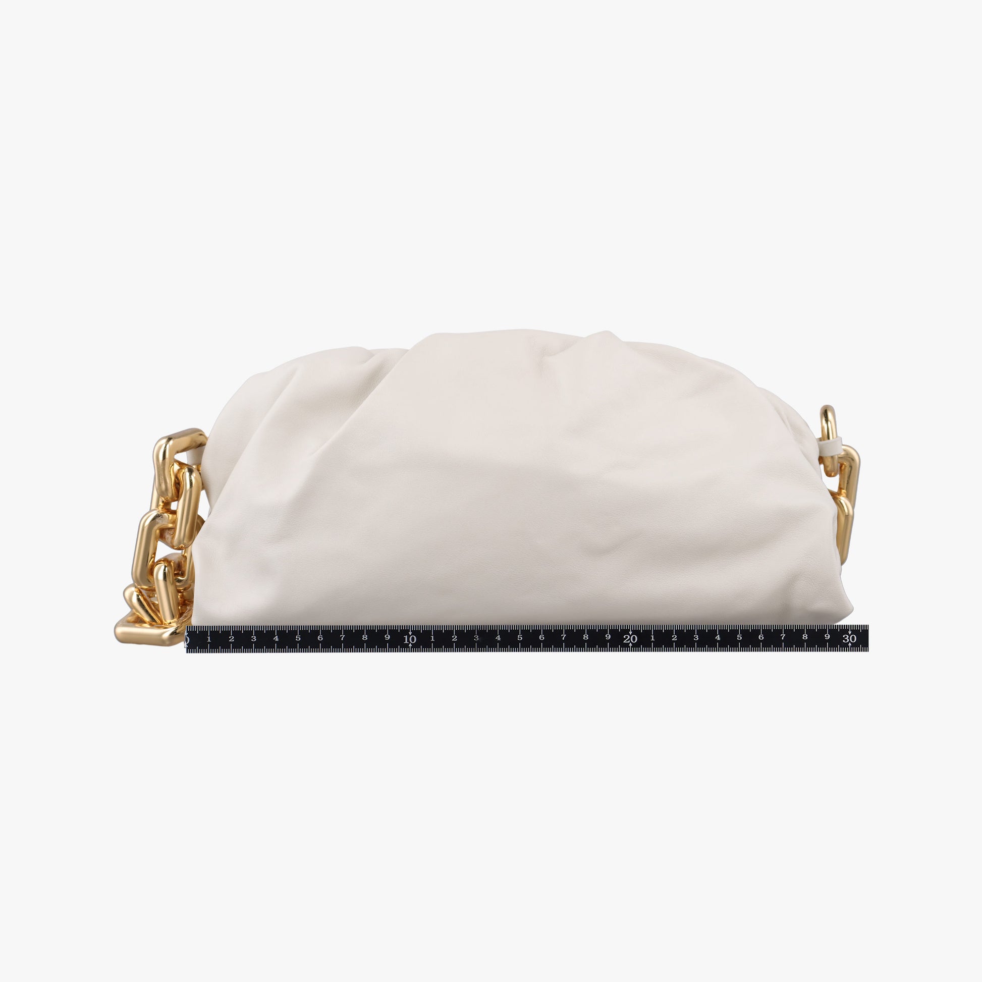THE Chain Pouch White lambskin B08930648Vザ チェーン ポーチ ホワイト ラムスキン B08930648V