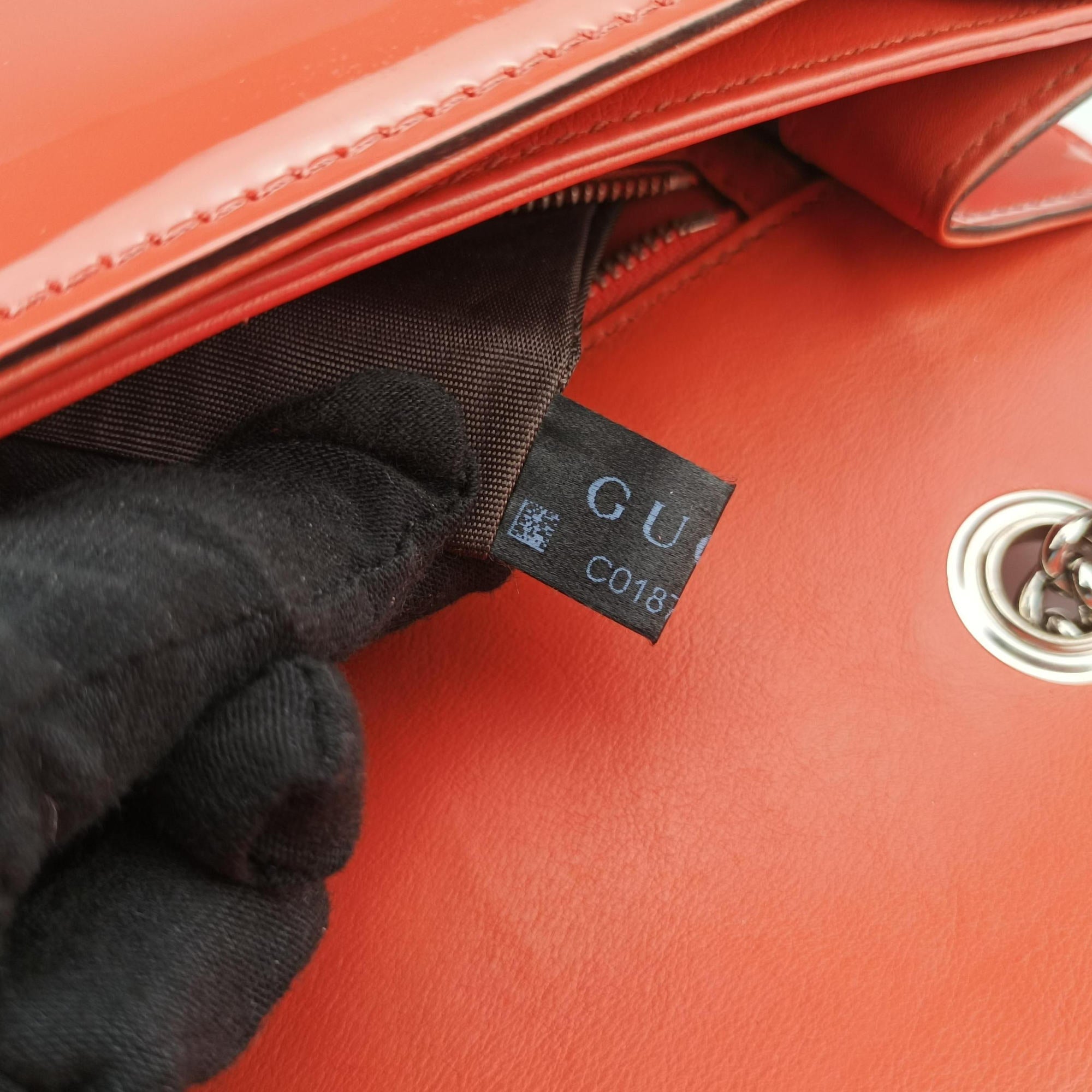 Interlocking G Orange Patent 387606 C018788259インターロッキングG オレンジ パテント 387606 C018788259