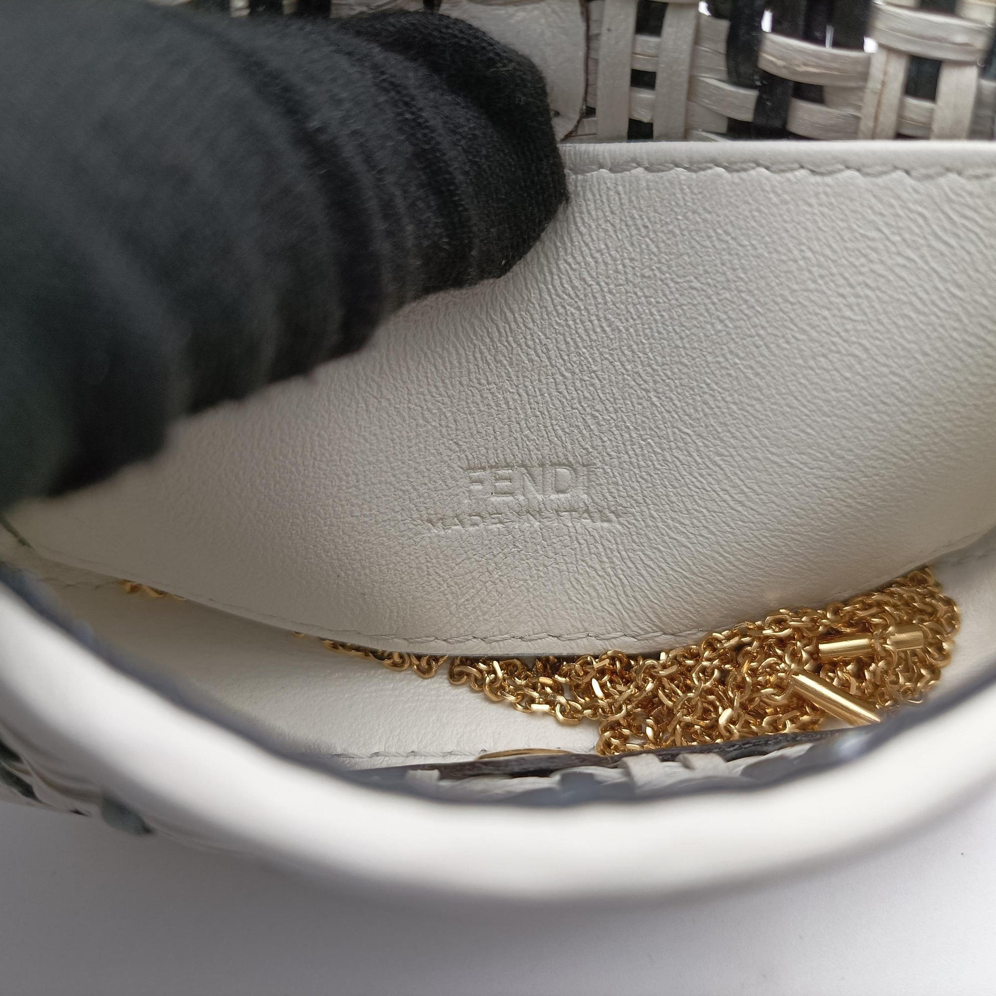 Nano Baguette Charm Black/White Leather 7AR844 7AR844-AFC0-218-0189ナノ バゲット チャーム ブラック/ホワイト レザー 7AR844 7AR844-AFC0-218-0189