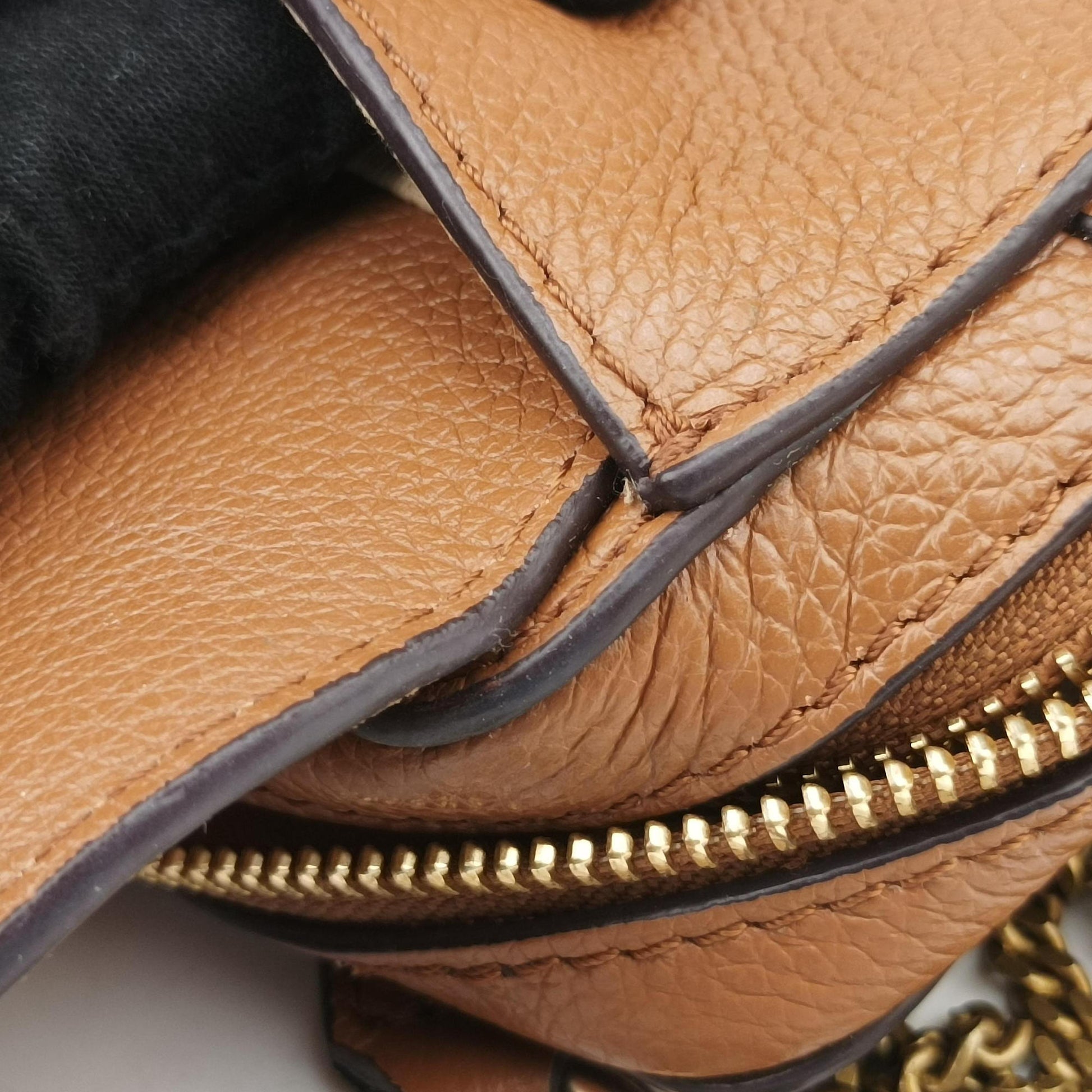 Joan Brown Suede × Leather 03-20-86585リボットホースヘッドフラップ ブラウン スエード × レザー ジョアン 03-20-86585