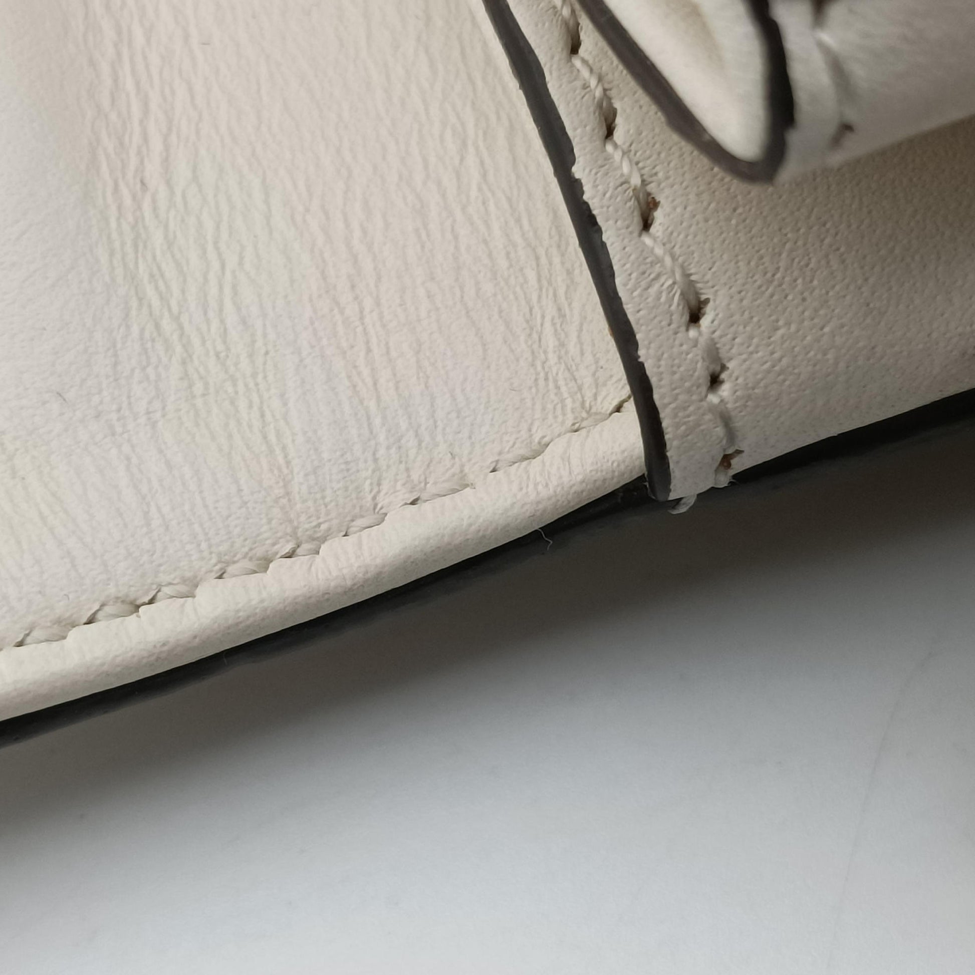 Broadway Pearl Bee White Leather 453778 E022493274ブロードウェイ パール ビー ホワイト レザー 453778 E022493274