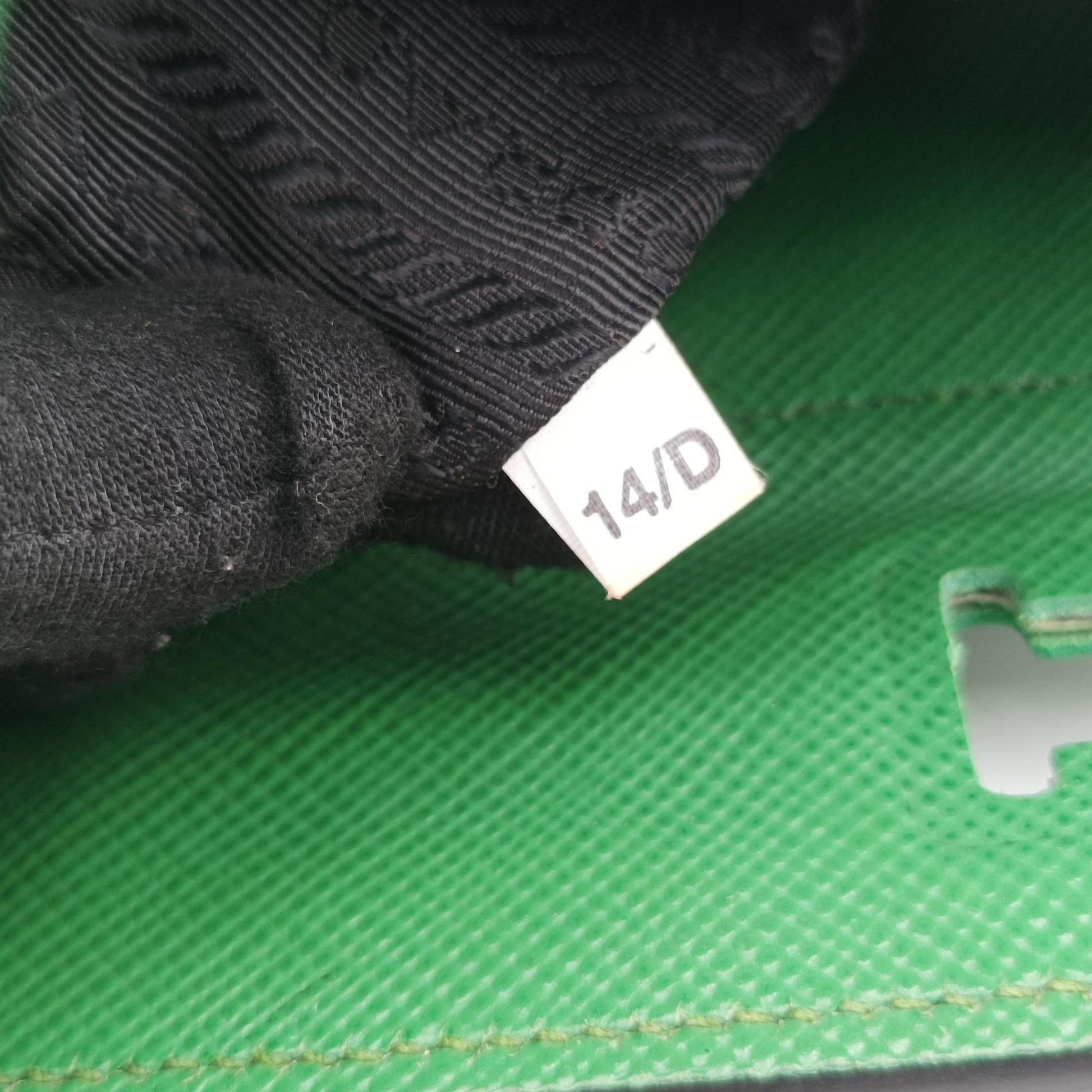 Double Cuir Green SAFFIANO Leather B2756T 14/Dダブル キュイール グリーン サフィアーノレザー B2756T 14/D