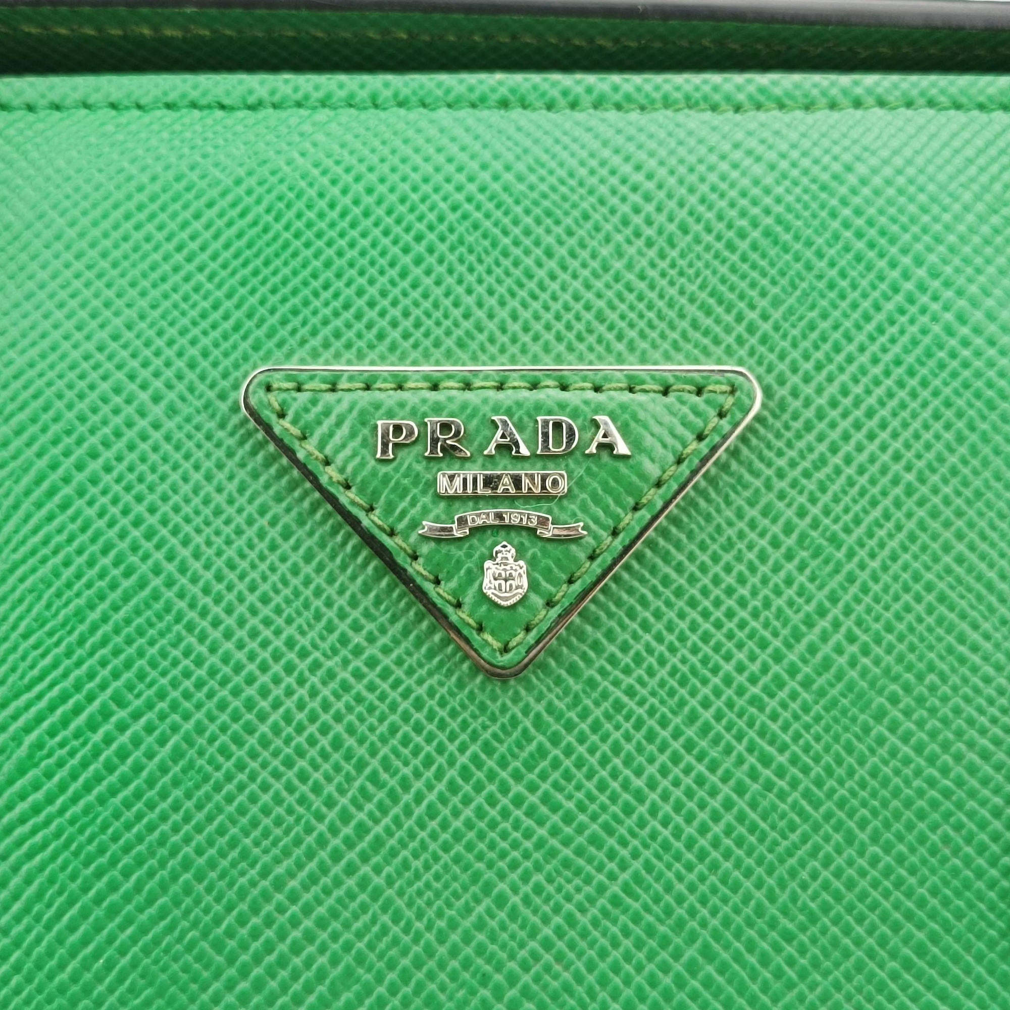 Double Cuir Green SAFFIANO Leather B2756T 14/Dダブル キュイール グリーン サフィアーノレザー B2756T 14/D