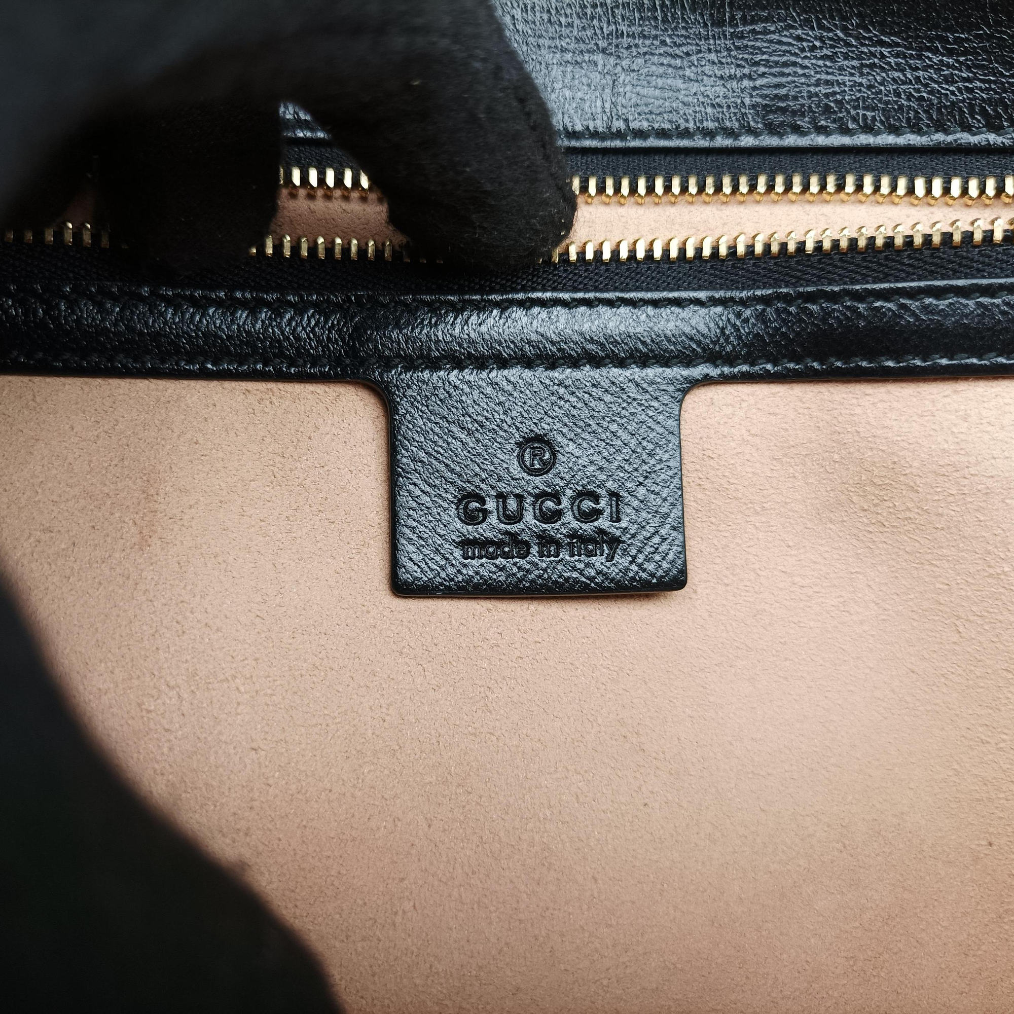 Marina Black Leather 576421 C029870060マリーナ ブラック レザー 576421 C029870060