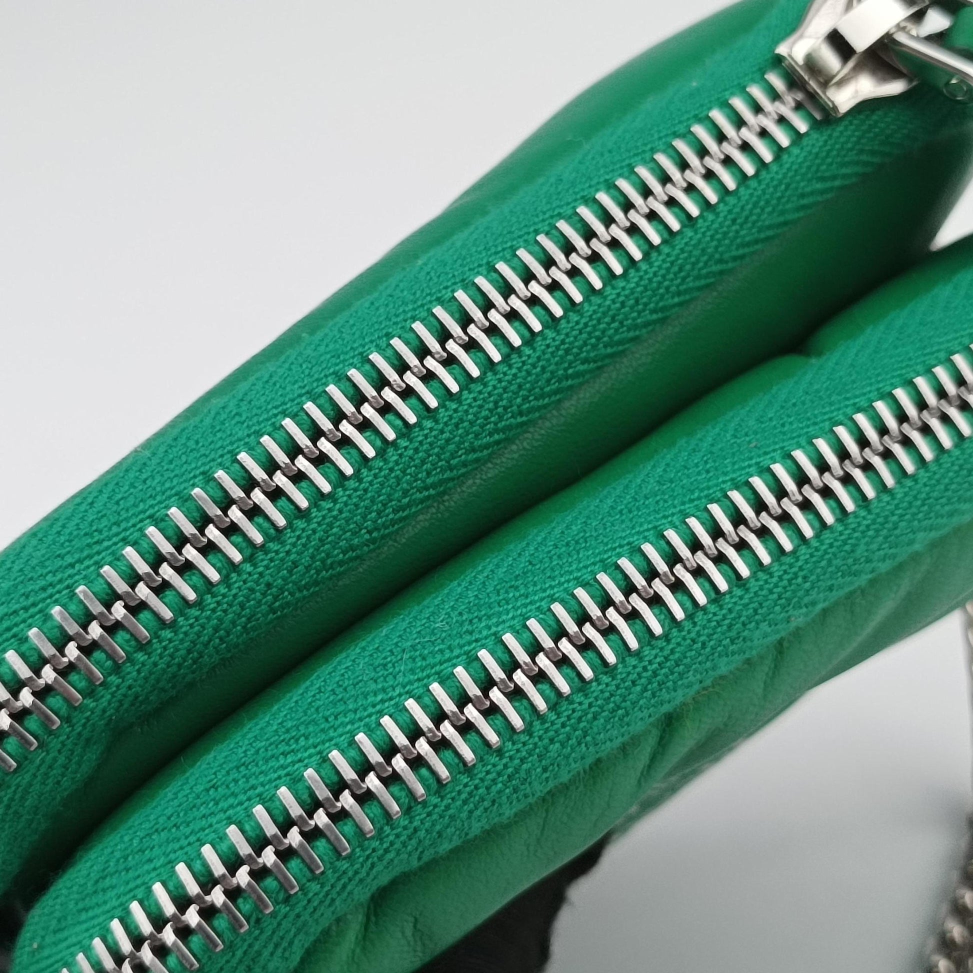 triangle mini Green Leather 1NR015 62トライアングル ミニ グリーン レザー 1NR015 62
