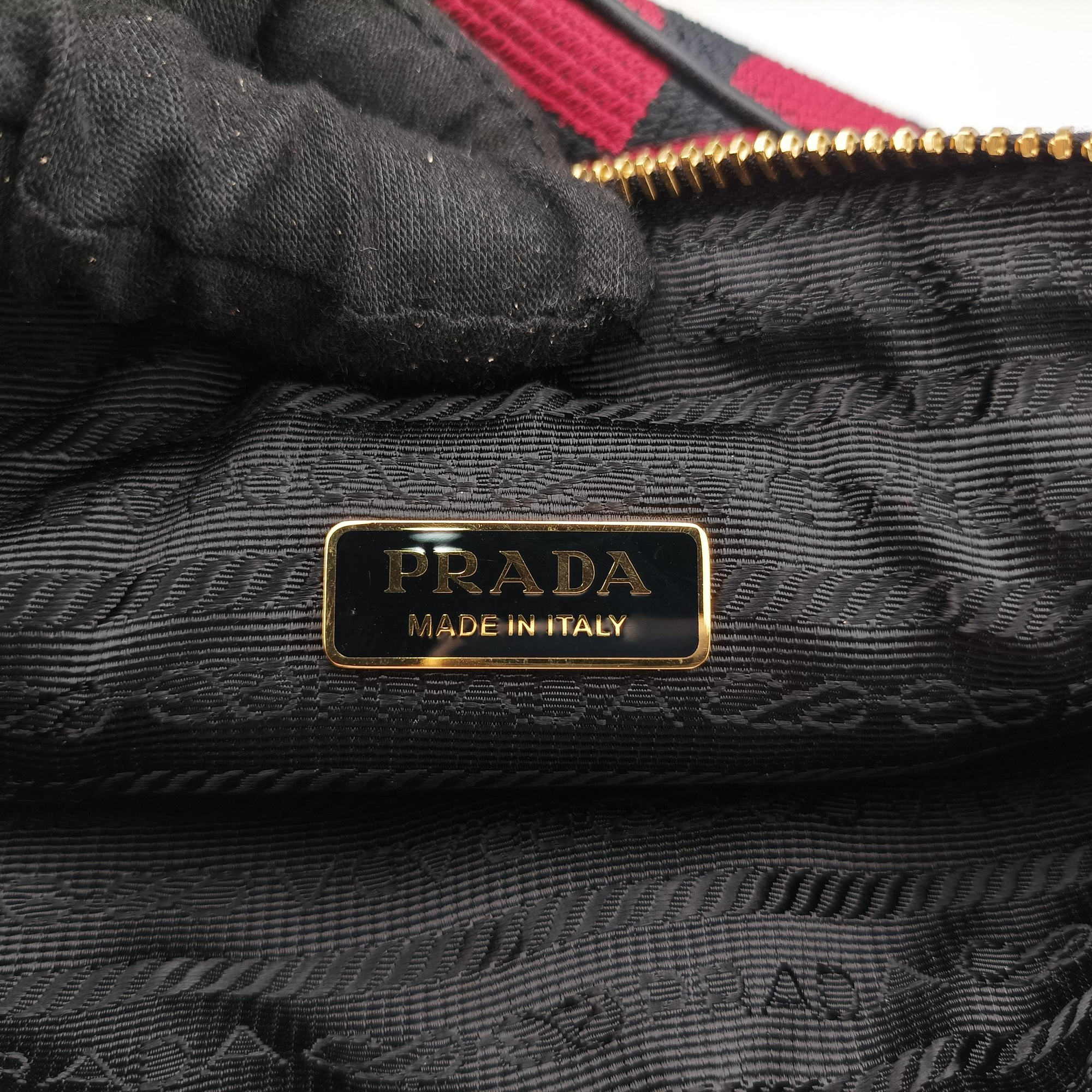 Triangolo Triangle Black×Red Jacquard × leather 1BC176 31/A3トライアングル ブラック×レッド ジャカード × レザー 1BC176 31/A3
