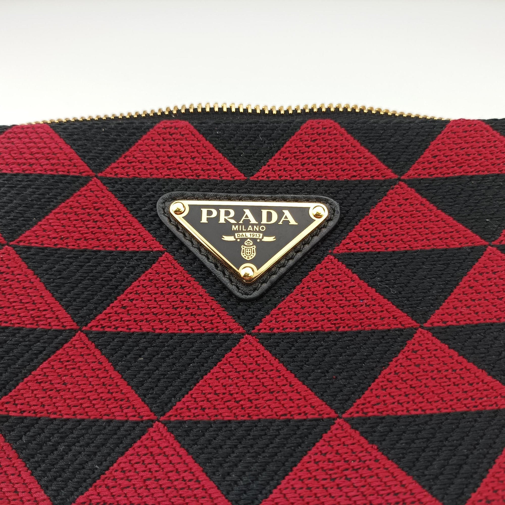 Triangolo Triangle Black×Red Jacquard × leather 1BC176 31/A3トライアングル ブラック×レッド ジャカード × レザー 1BC176 31/A3