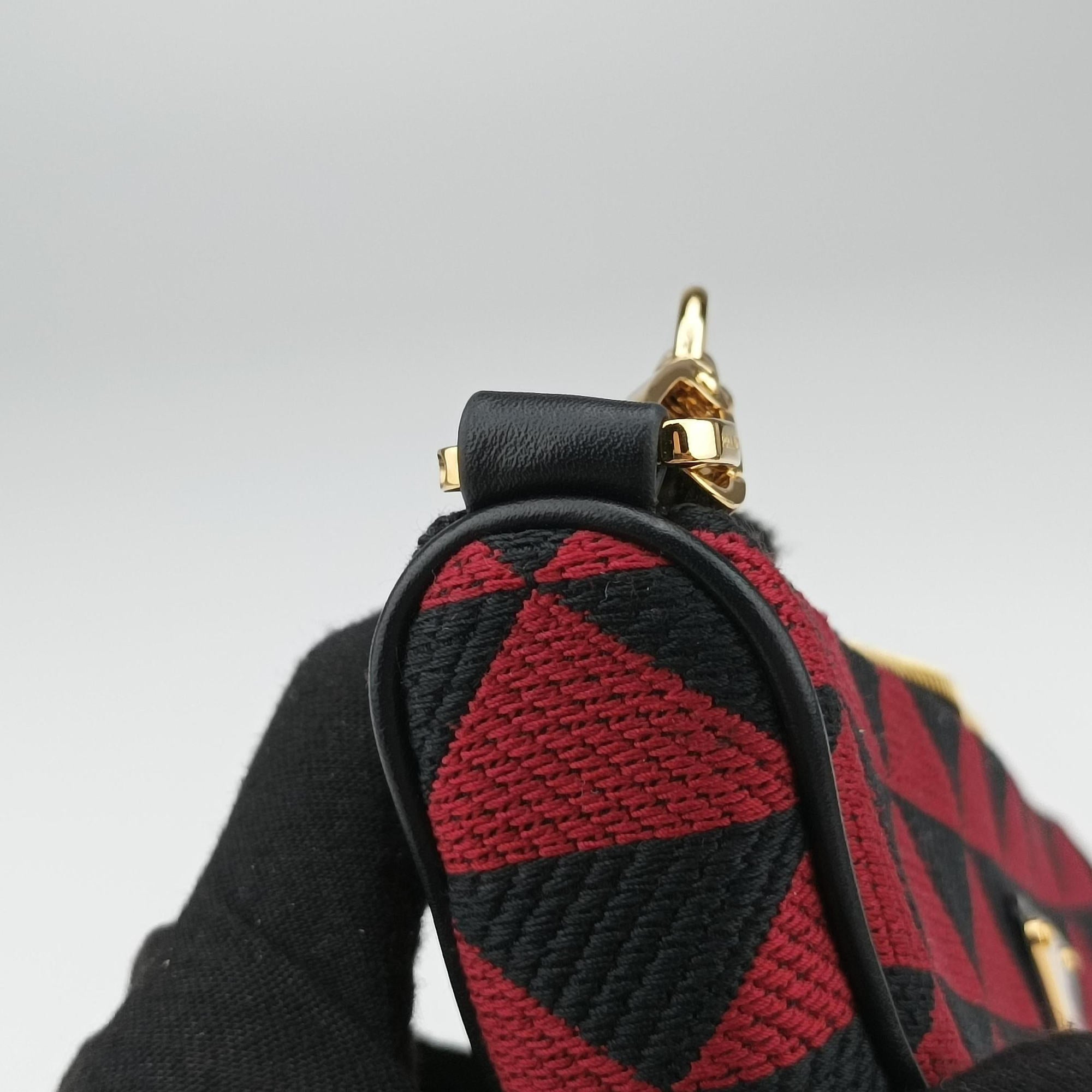 Triangolo Triangle Black×Red Jacquard × leather 1BC176 31/A3トライアングル ブラック×レッド ジャカード × レザー 1BC176 31/A3