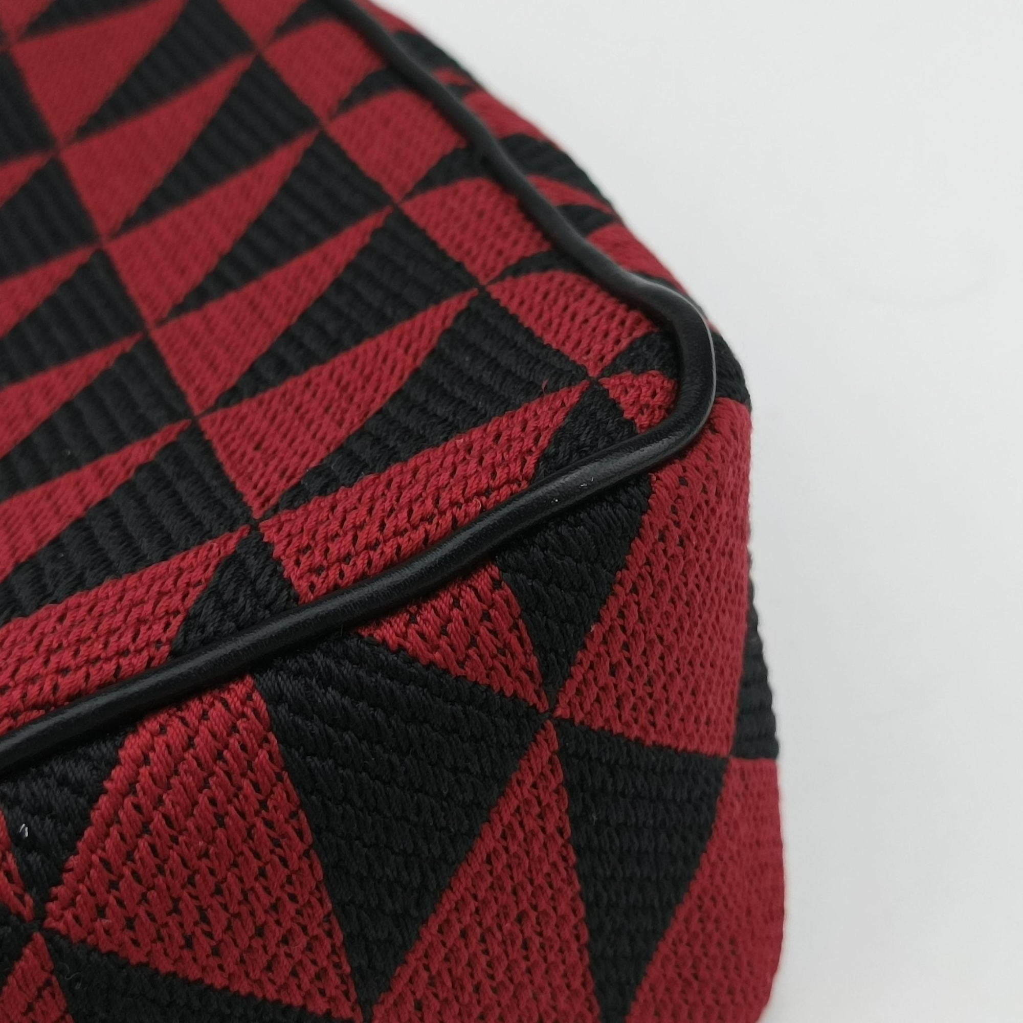 Triangolo Triangle Black×Red Jacquard × leather 1BC176 31/A3トライアングル ブラック×レッド ジャカード × レザー 1BC176 31/A3