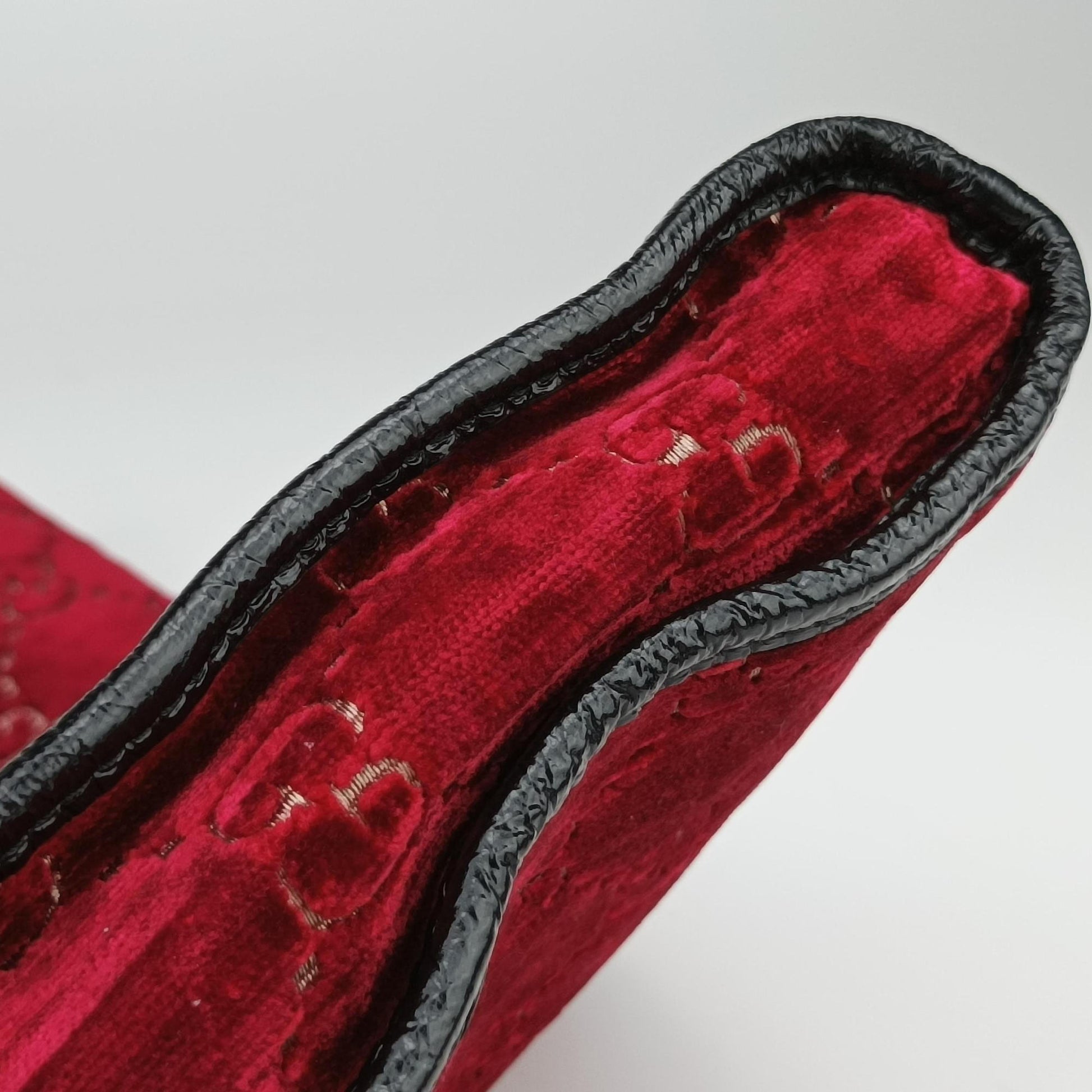 Rajah Red × Black velour × Leather 537219 C027641824ラジャ レッド × ブラック ベロア × レザー 537219 C027641824
