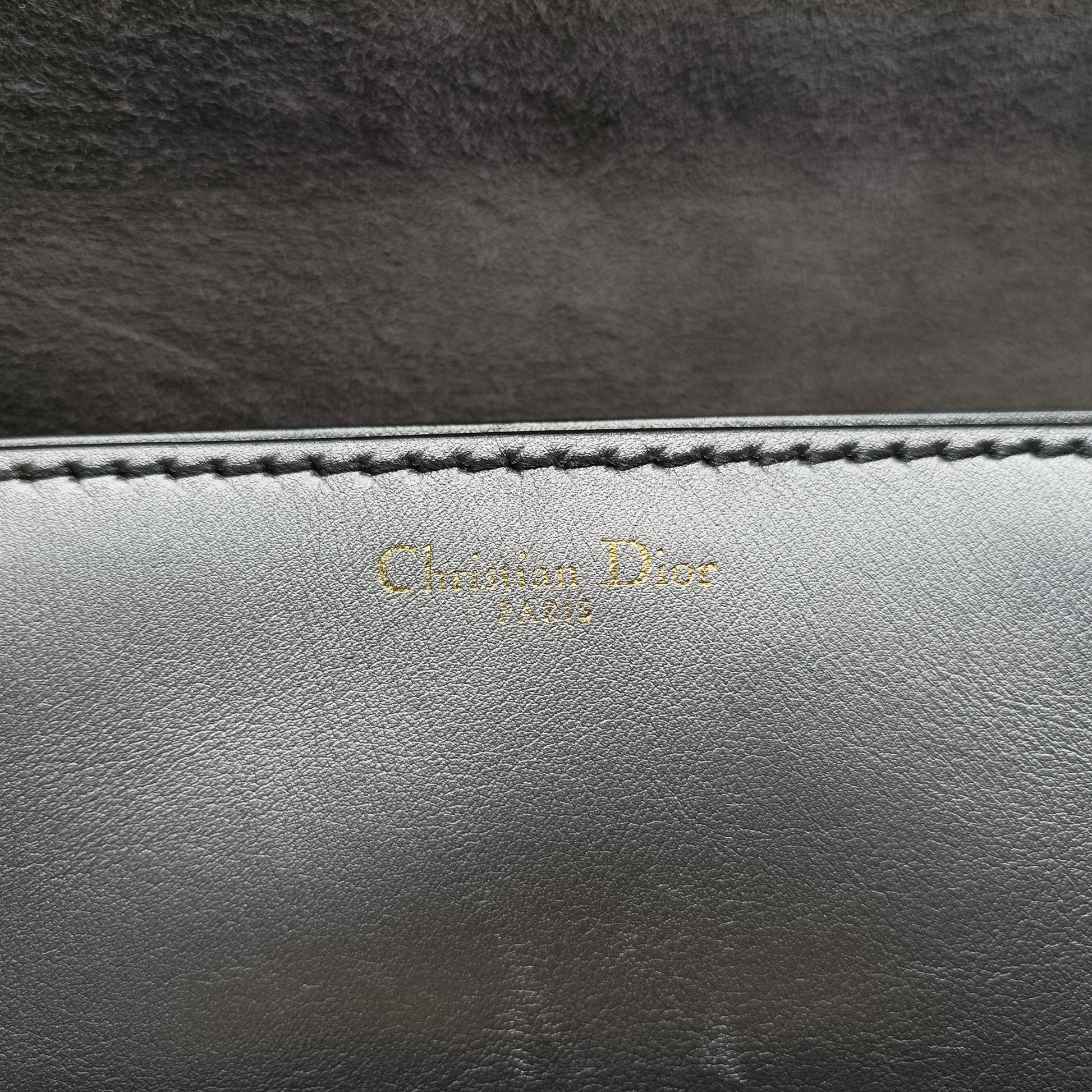 Diorevolution Silver Leather 19-MA-0147ディオール エボリューション フラップ シルバー レザー 19-MA-0147