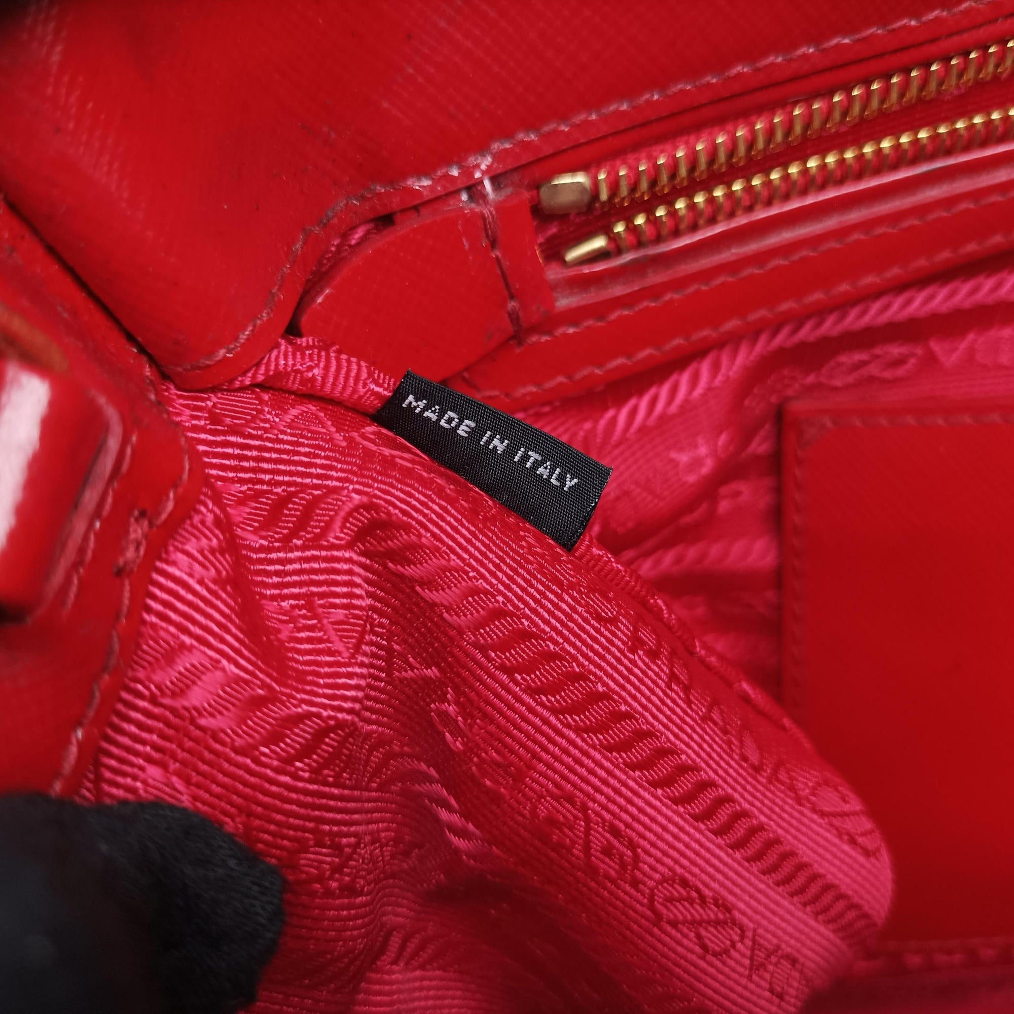 Galleria Red SAFFIANO Patent BN1801 110ガレリア レッド サフィアーノ パテント BN1801 110