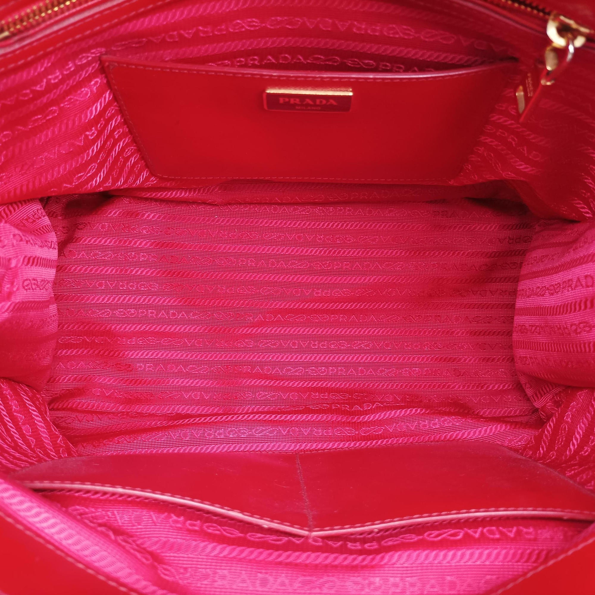 Galleria Red SAFFIANO Patent BN1801 110ガレリア レッド サフィアーノ パテント BN1801 110