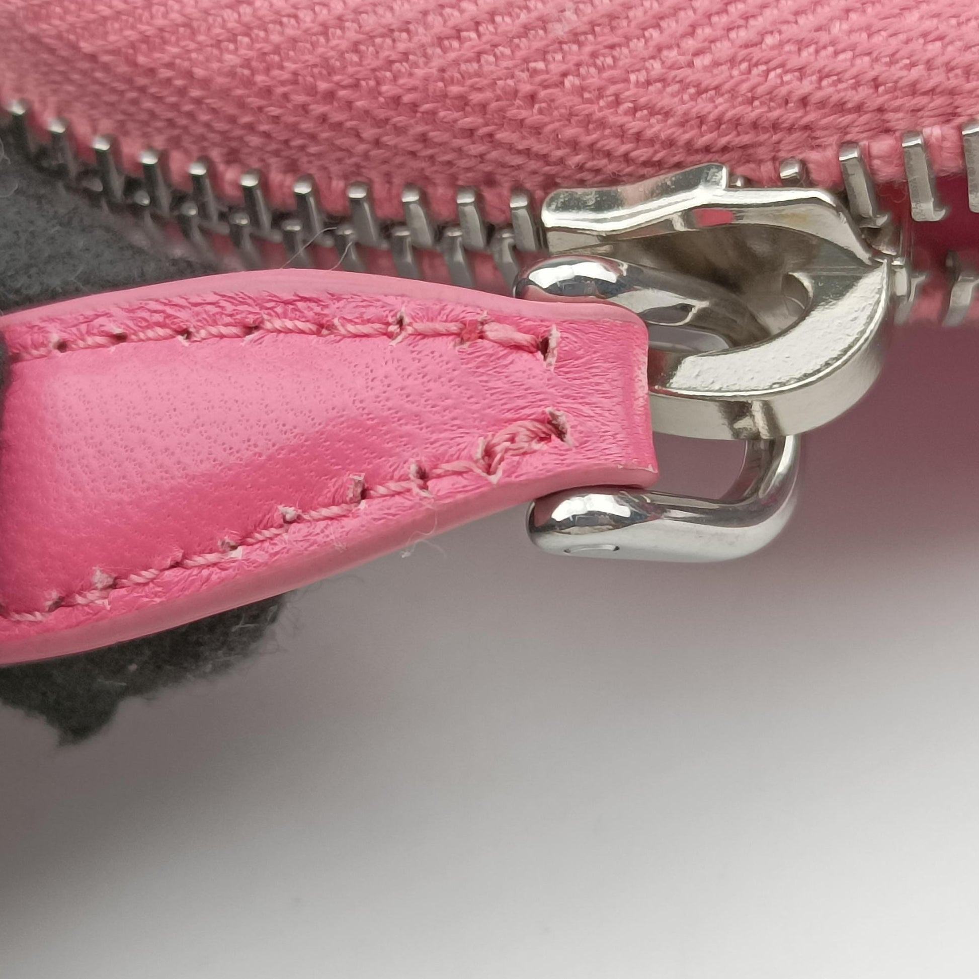 Triangle mini Pink Leather 1NR015 62トライアングル ミニ ピンク レザー 1NR015 62
