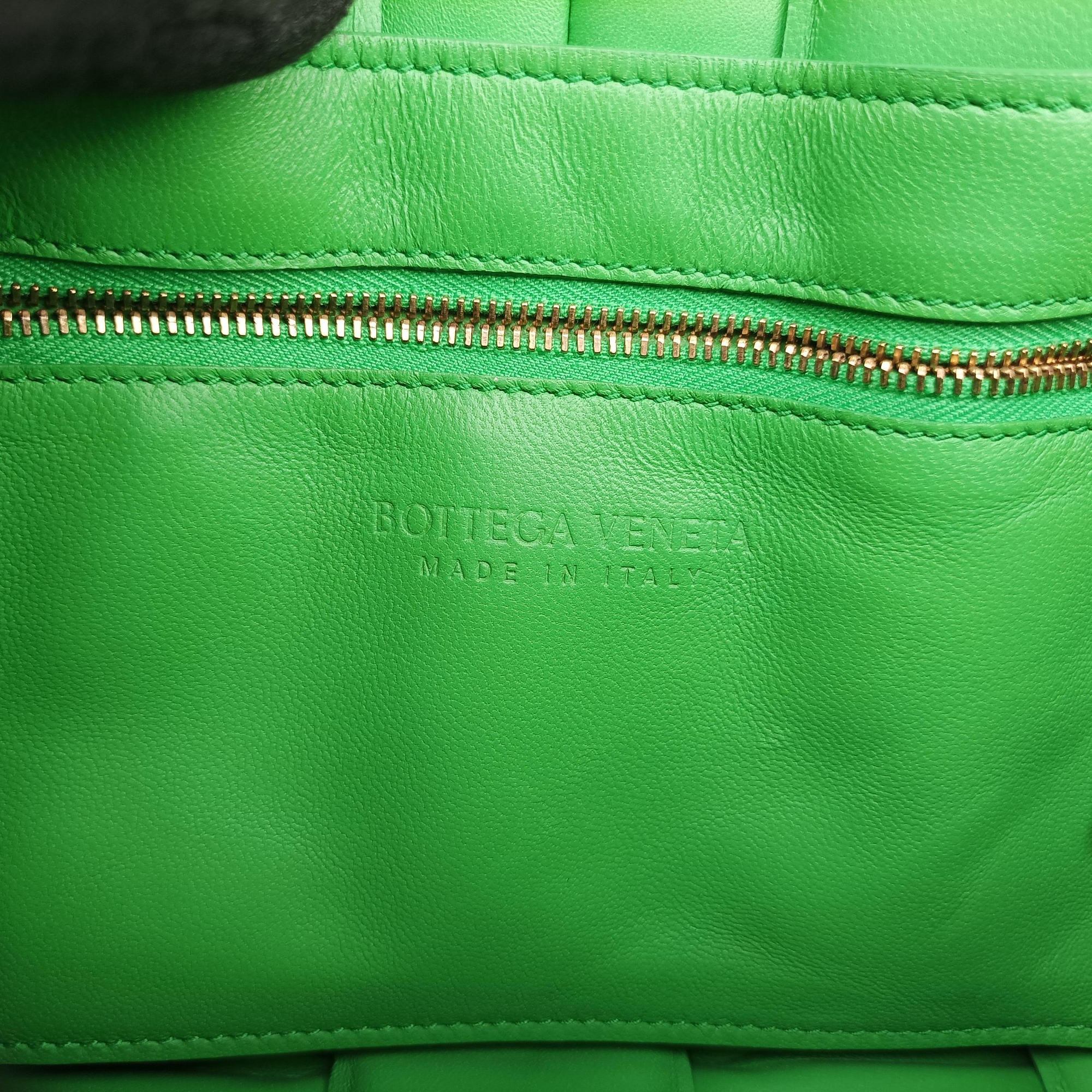 Padded Cassette Green lambskin B09349835Zパデッド カセット グリーン ラムスキン B09349835Z