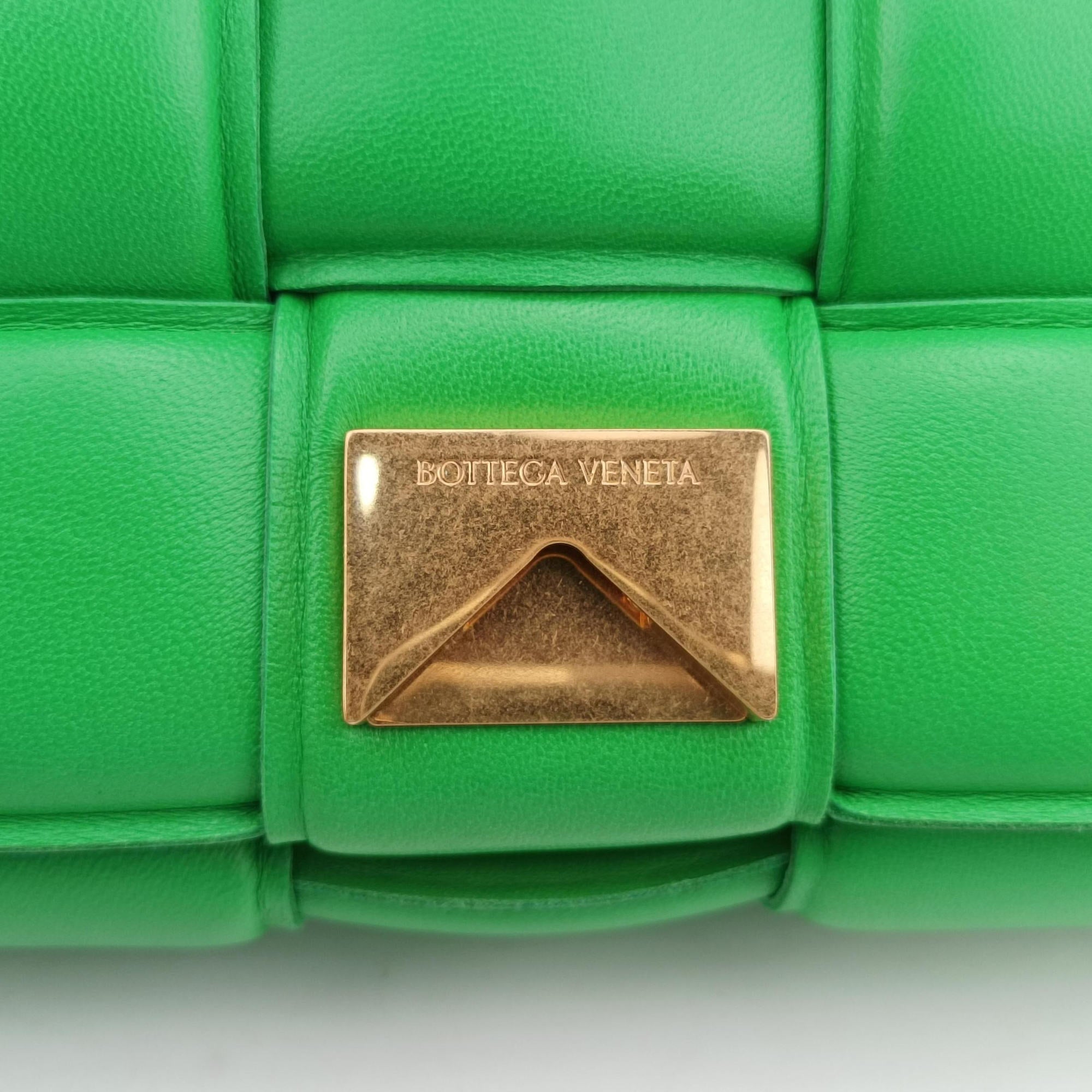 Padded Cassette Green lambskin B09349835Zパデッド カセット グリーン ラムスキン B09349835Z