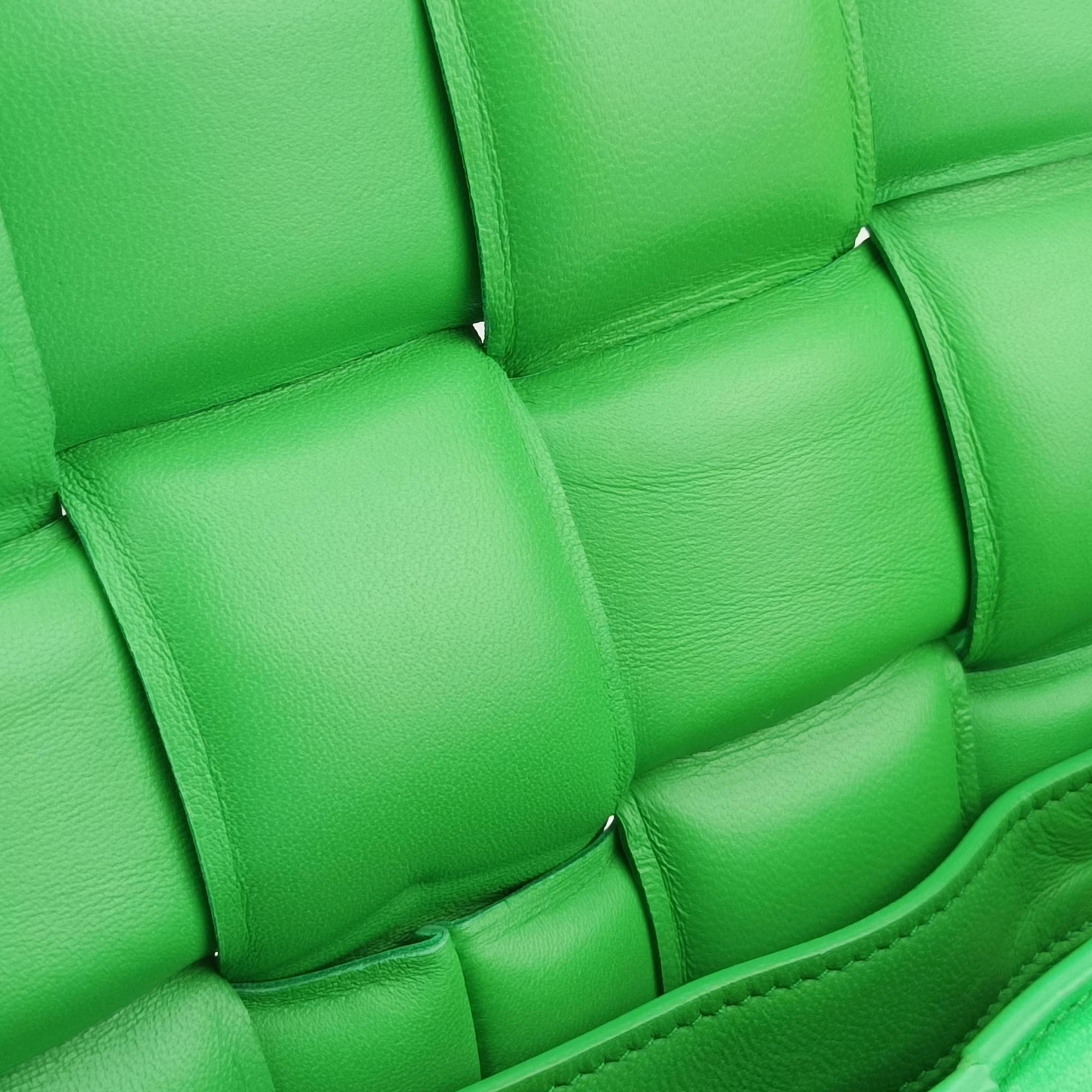 Padded Cassette Green lambskin B09349835Zパデッド カセット グリーン ラムスキン B09349835Z