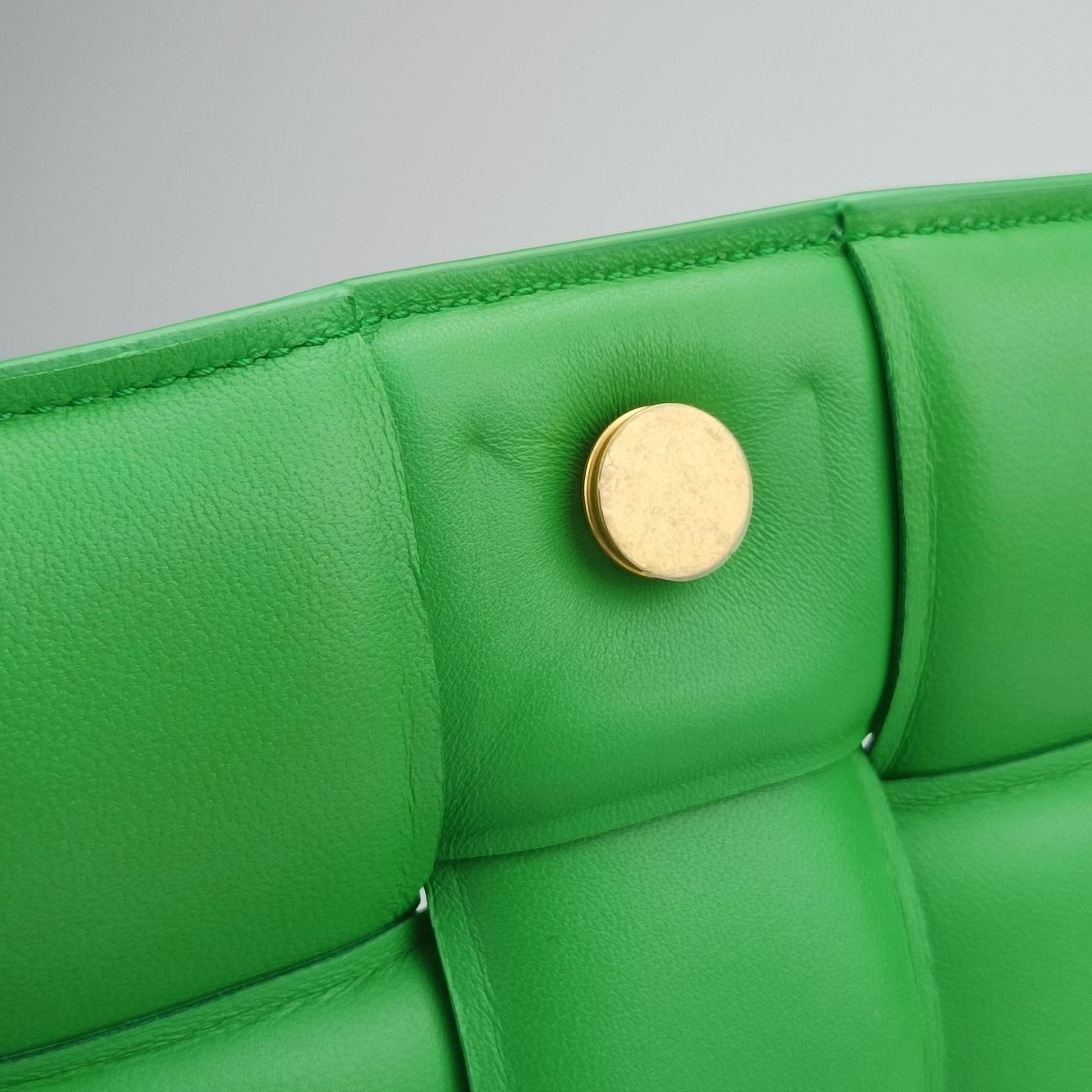Padded Cassette Green lambskin B09349835Zパデッド カセット グリーン ラムスキン B09349835Z