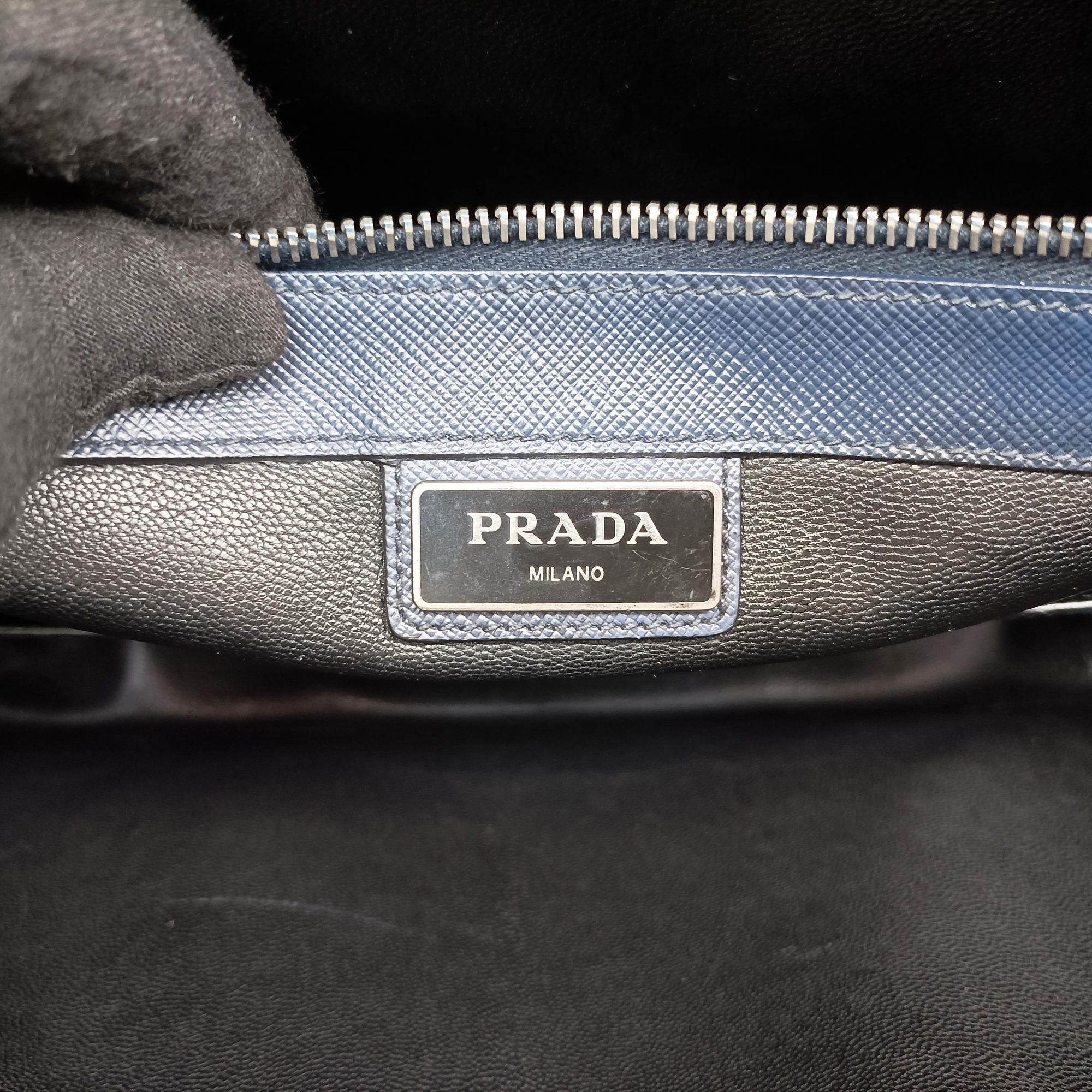 Triangle Logo Plate Navy Saffiano Leather 58/F 204三角 ロゴ プレート ネイビー サフィアーノレザー 58/F 204