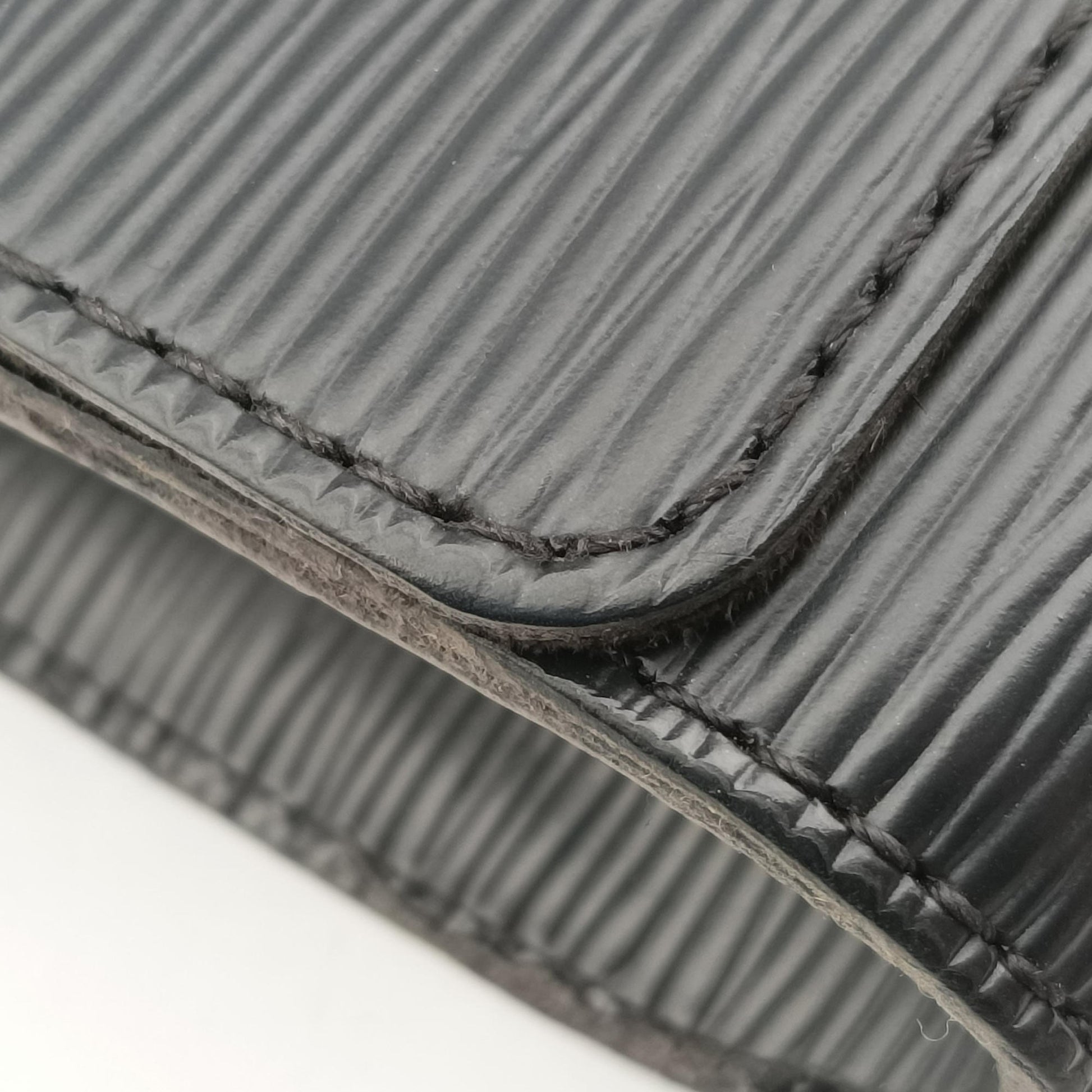 Pochette Louise PM Noir Epi M41275 SR4154ポシェットルイーズPM ノワール エピ M41275 SR4154
