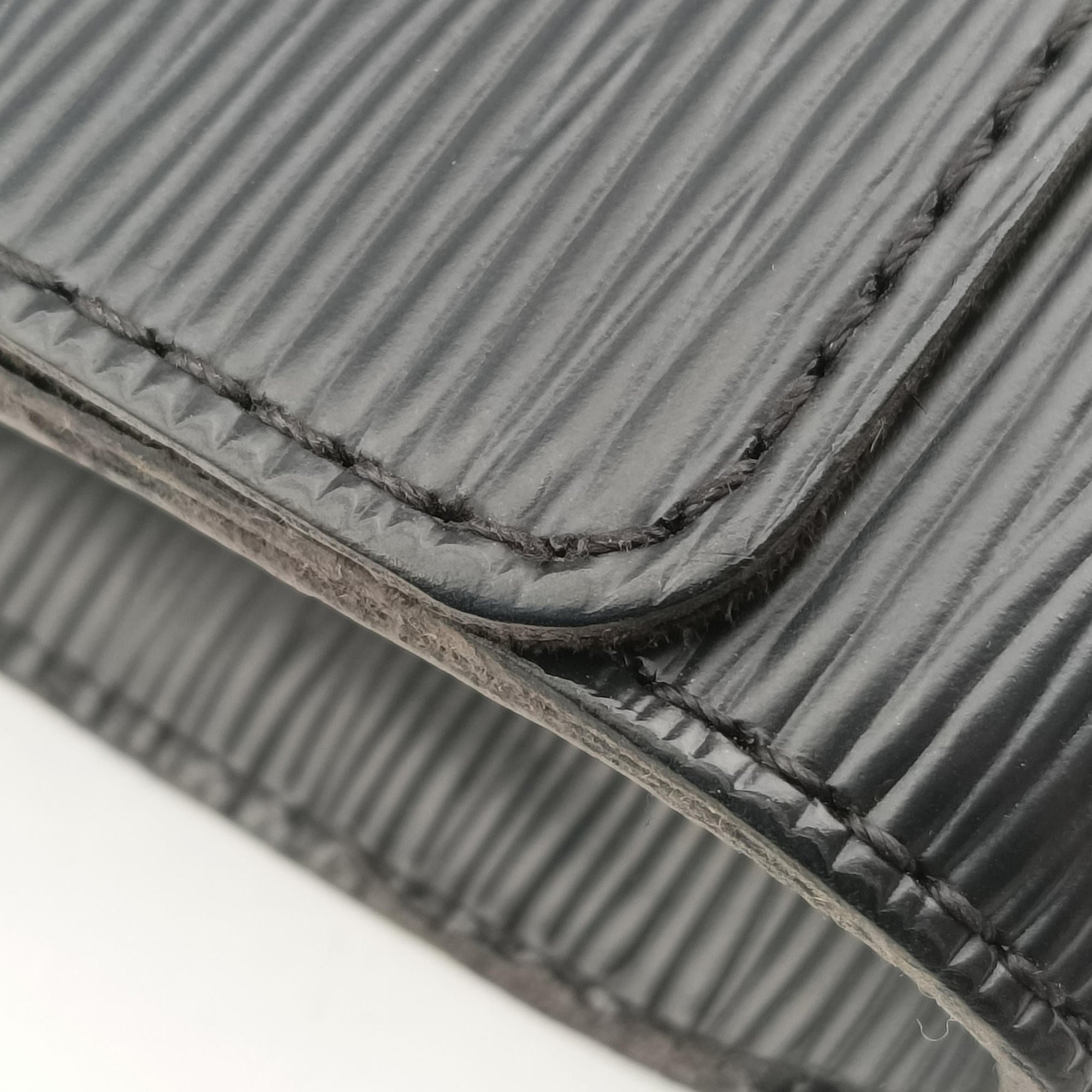 Pochette Louise PM Noir Epi M41275 SR4154ポシェットルイーズPM ノワール エピ M41275 SR4154