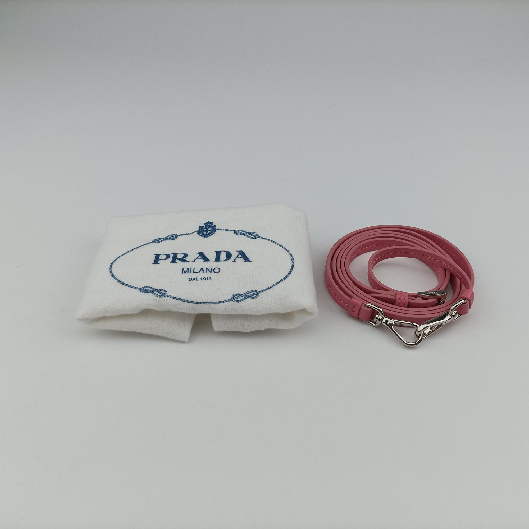 Triangle mini Pink Leather 1NR015 62トライアングル ミニ ピンク レザー 1NR015 62