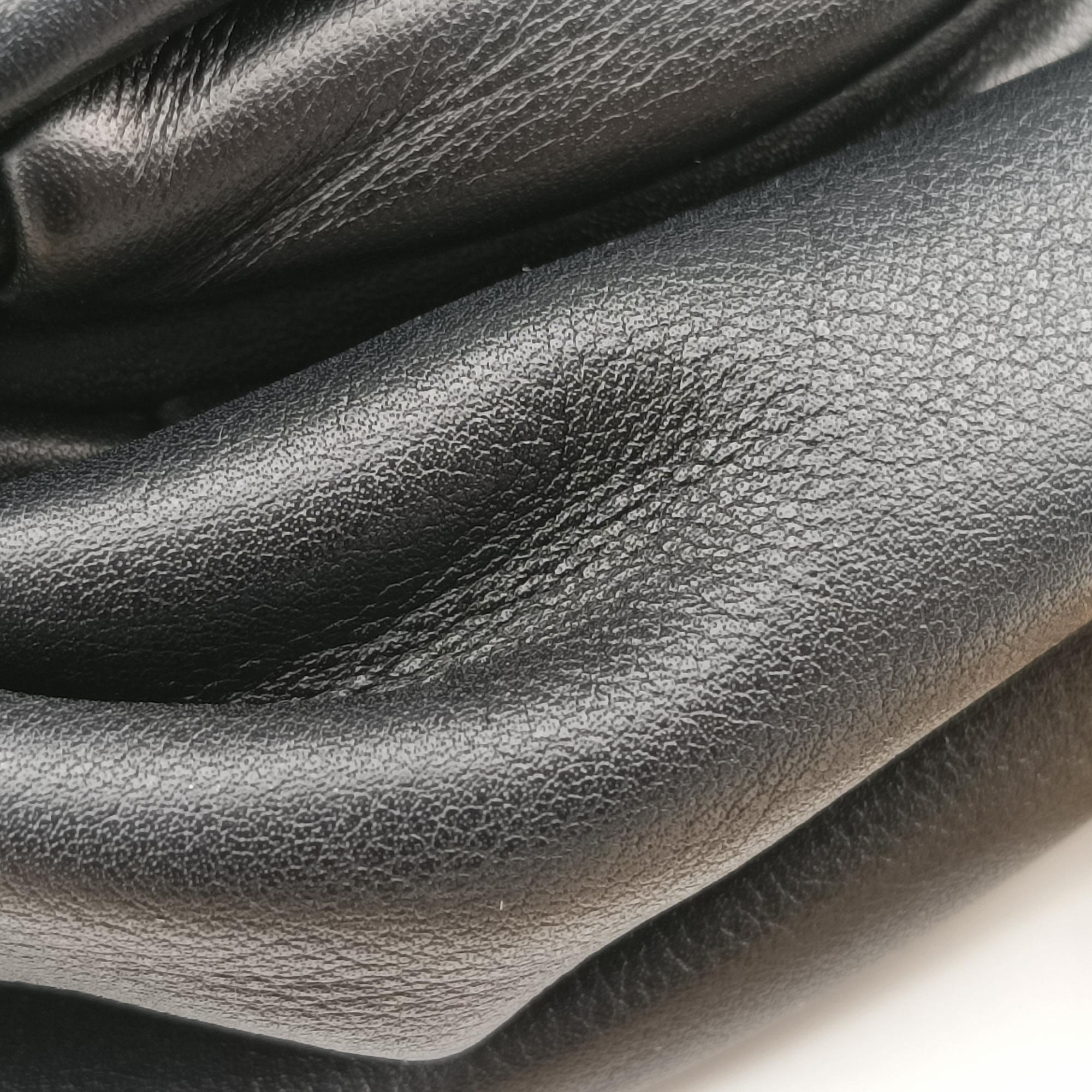 The Chain Pouch Black Lambskin P01497330Uザ チェーンポーチ ブラック ラムスキン P01497330U