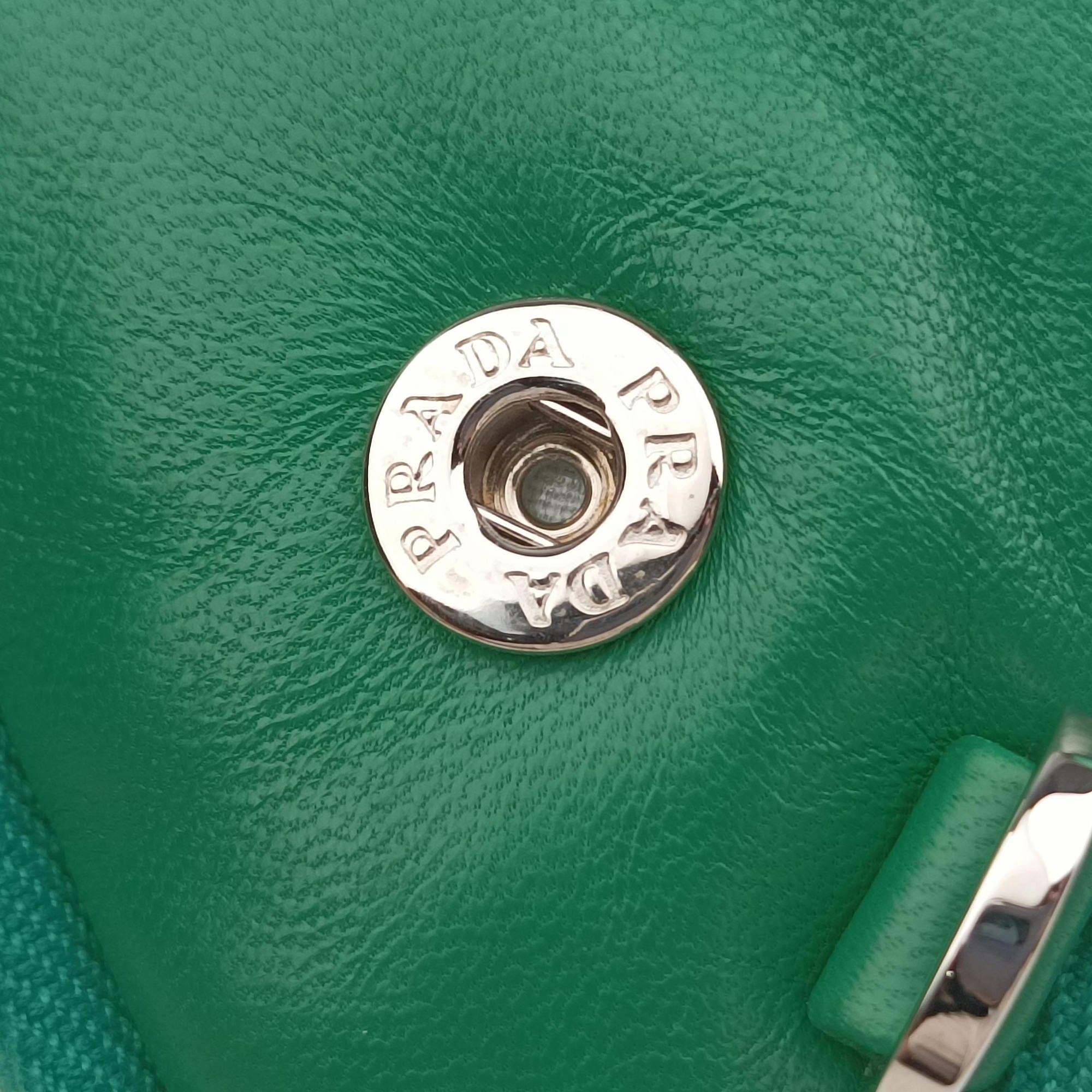 triangle mini Green Leather 1NR015 62トライアングル ミニ グリーン レザー 1NR015 62