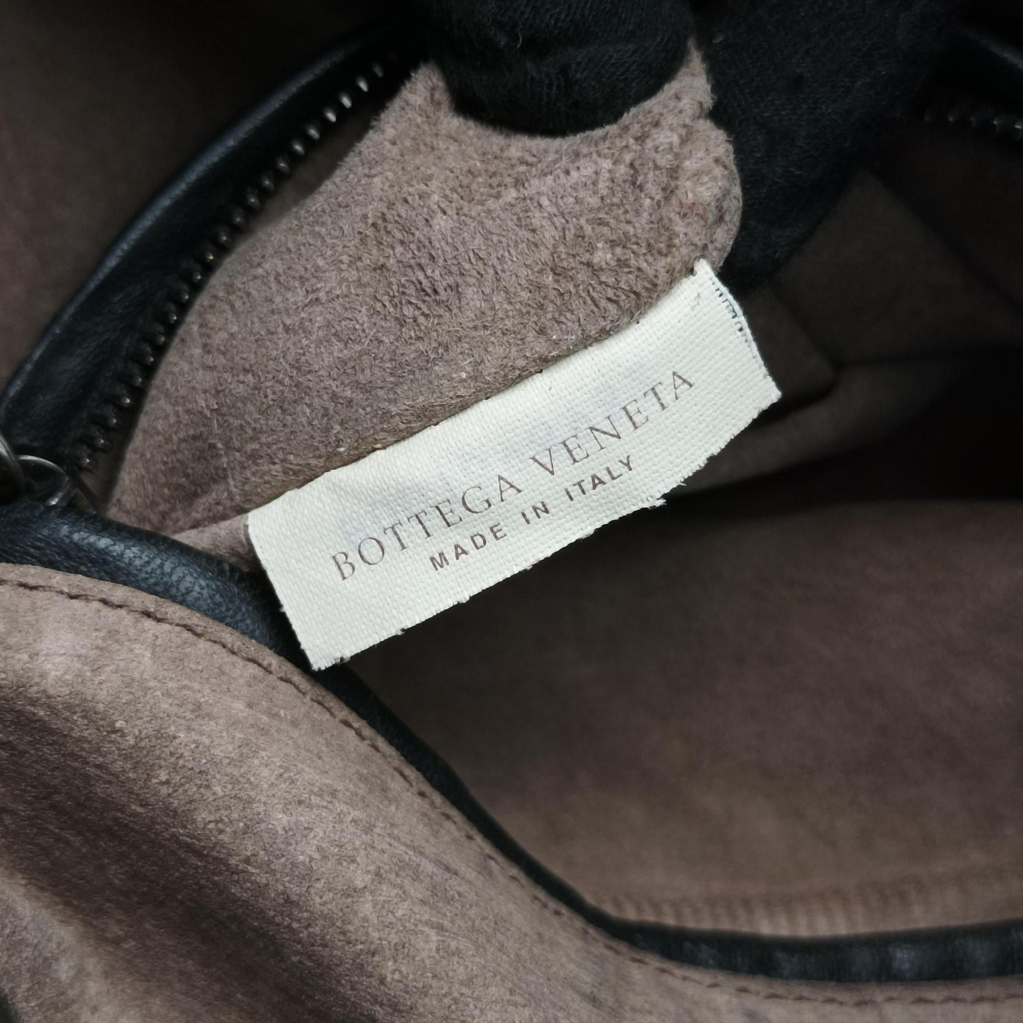 Intrecciato Black lambskin B00189898Zイントレチャート ブラック ラムスキン B00189898Z