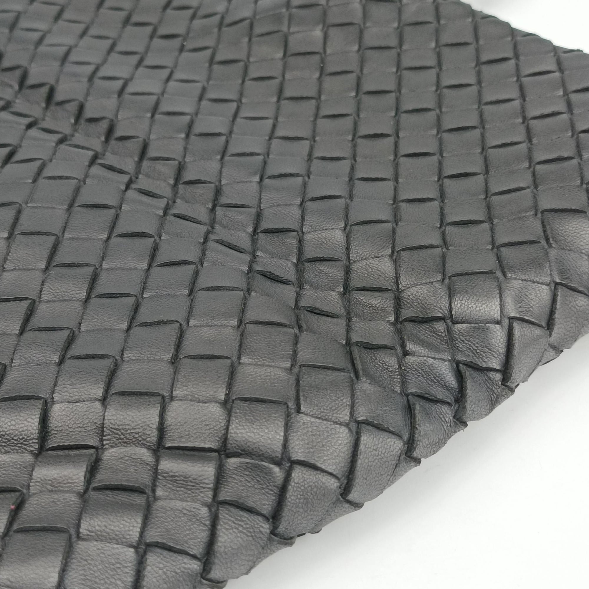 Intrecciato Black lambskin B00189898Zイントレチャート ブラック ラムスキン B00189898Z