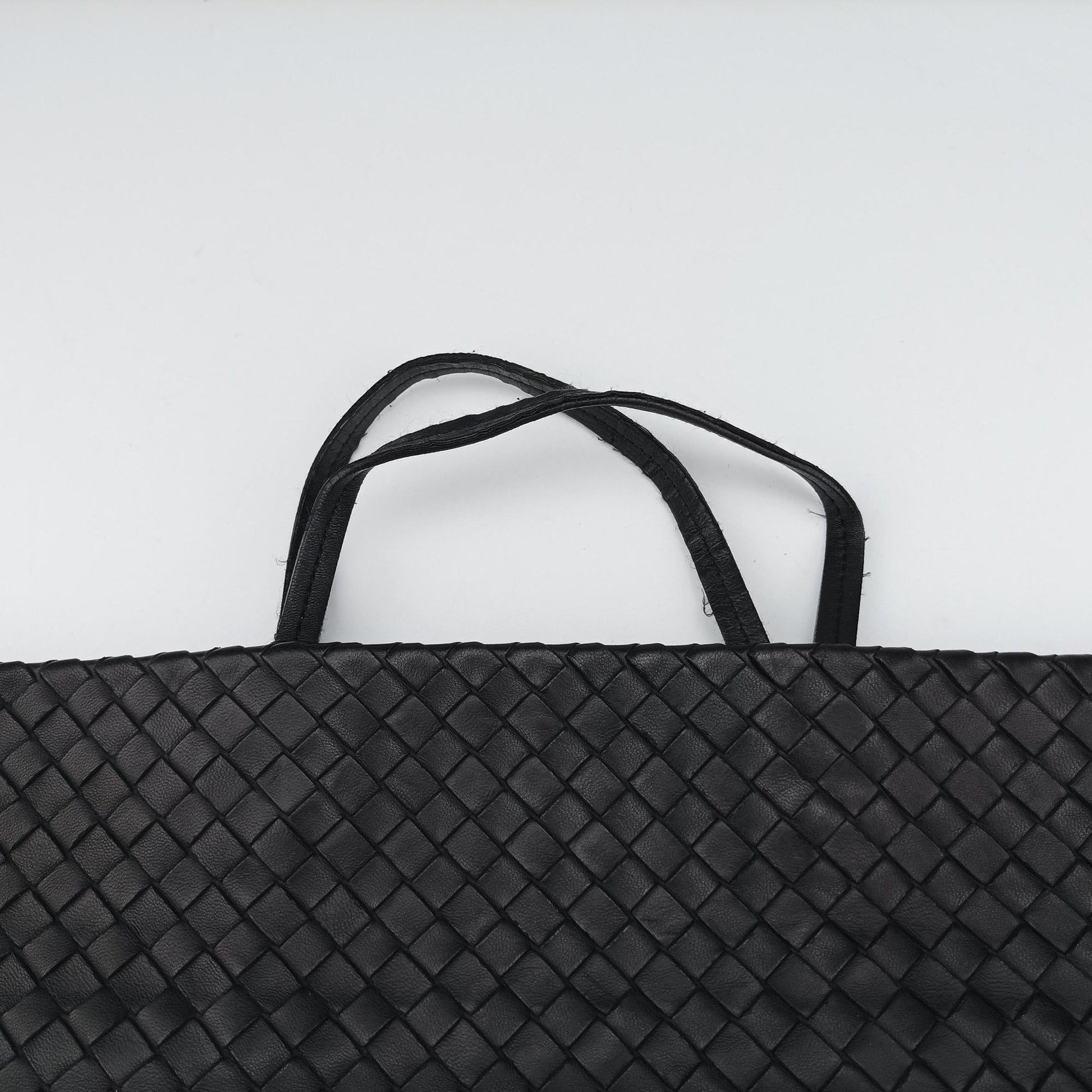 Intrecciato Black lambskin B00189898Zイントレチャート ブラック ラムスキン B00189898Z