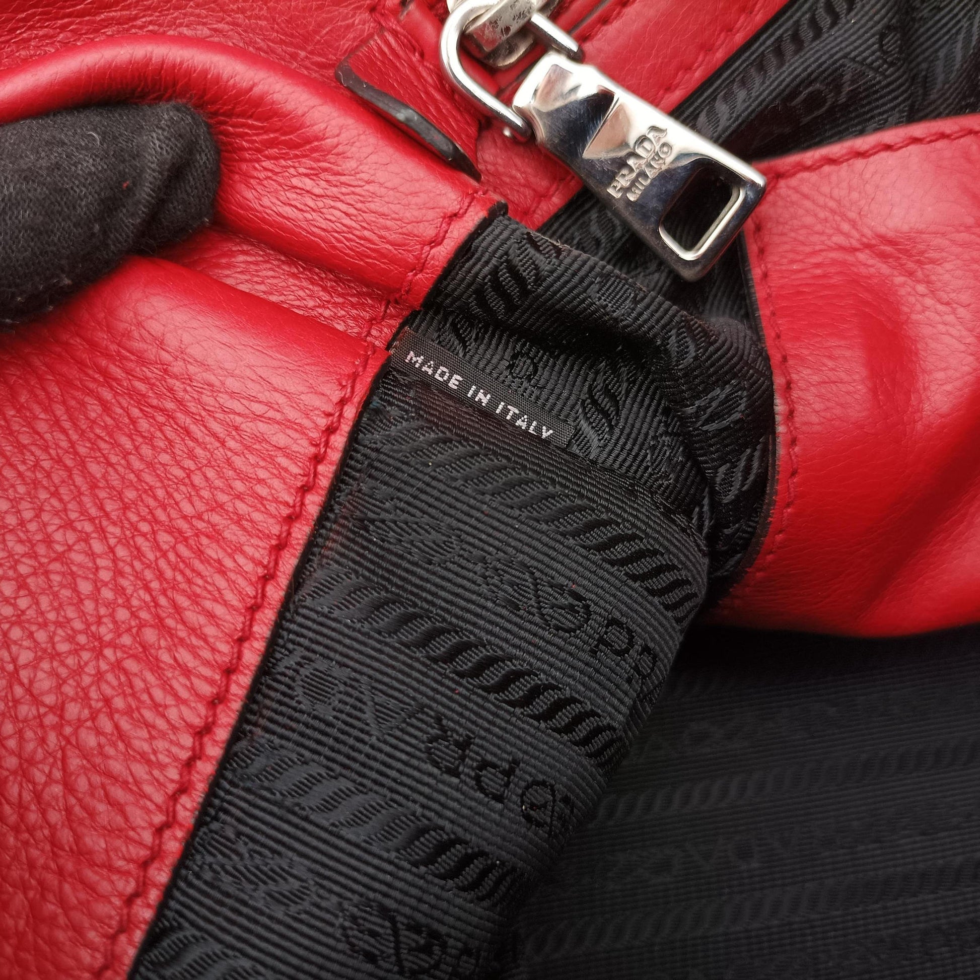 Twin Pocket Winged Tote Red Leather BN2619 110ツイン ポケット ウィング トート レッド レザー BN2619 110