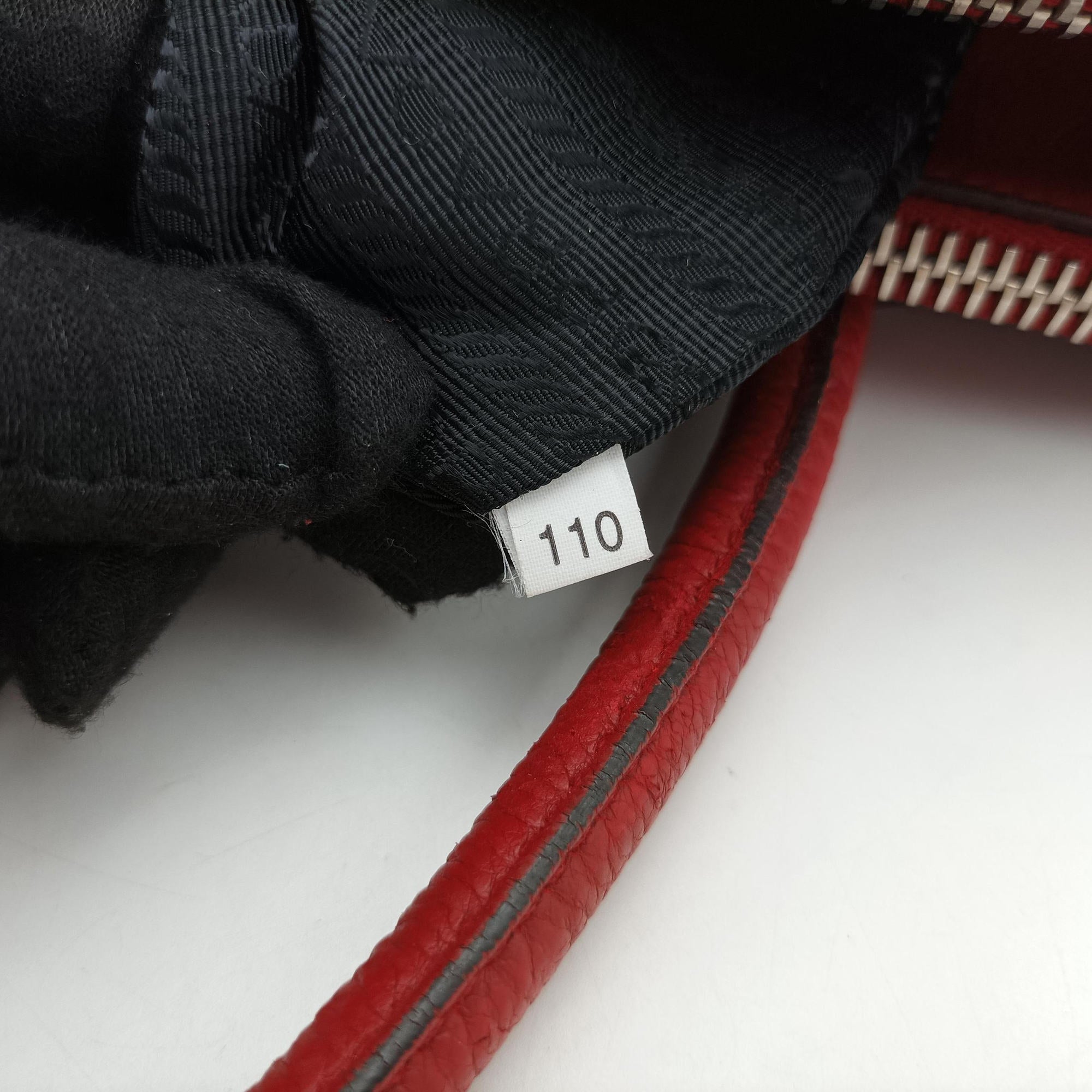 Twin Pocket Winged Tote Red Leather BN2619 110ツイン ポケット ウィング トート レッド レザー BN2619 110